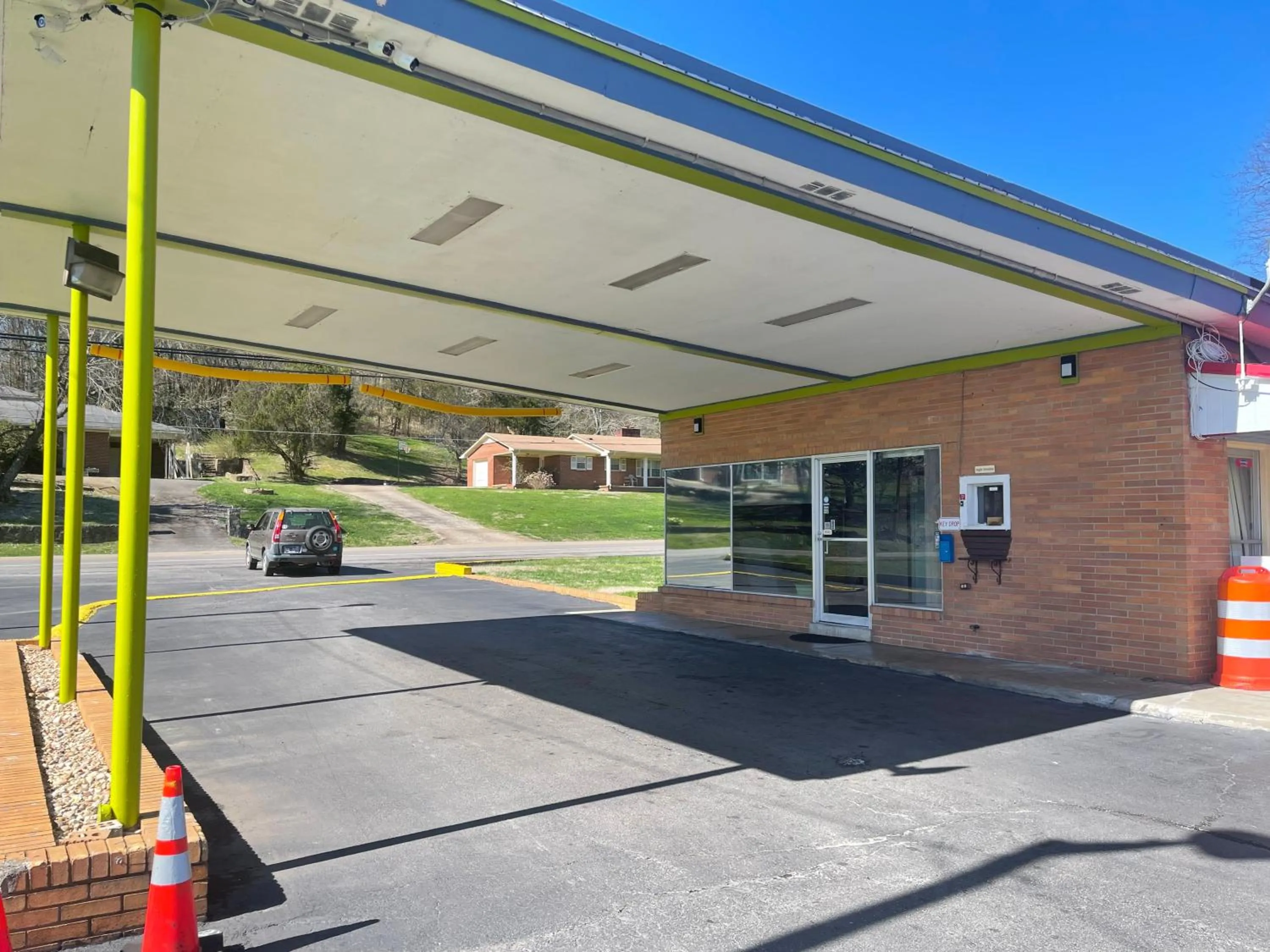 Property building in Budget Inn Pulaski