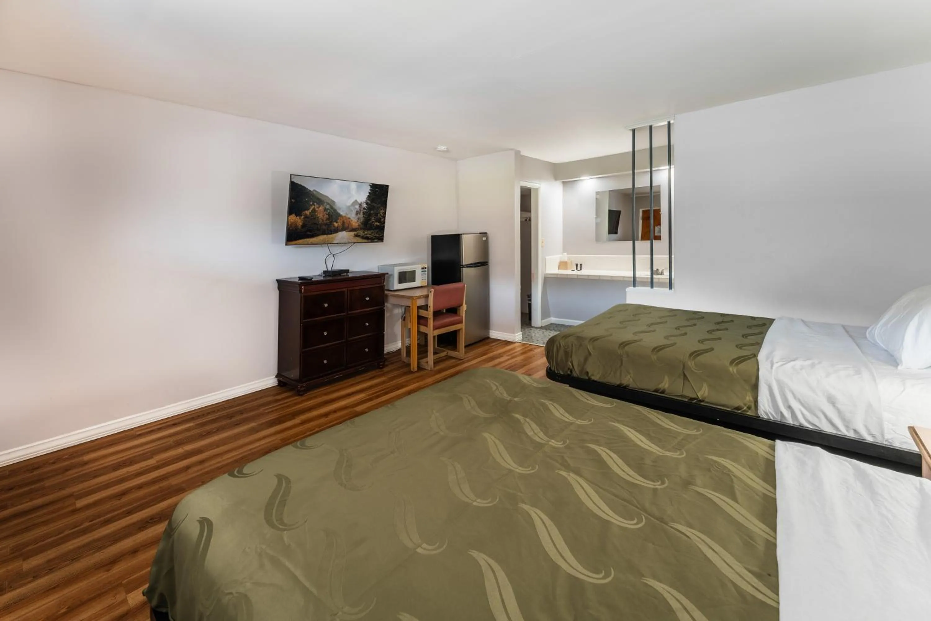 Bedroom in Budget Inn Pulaski