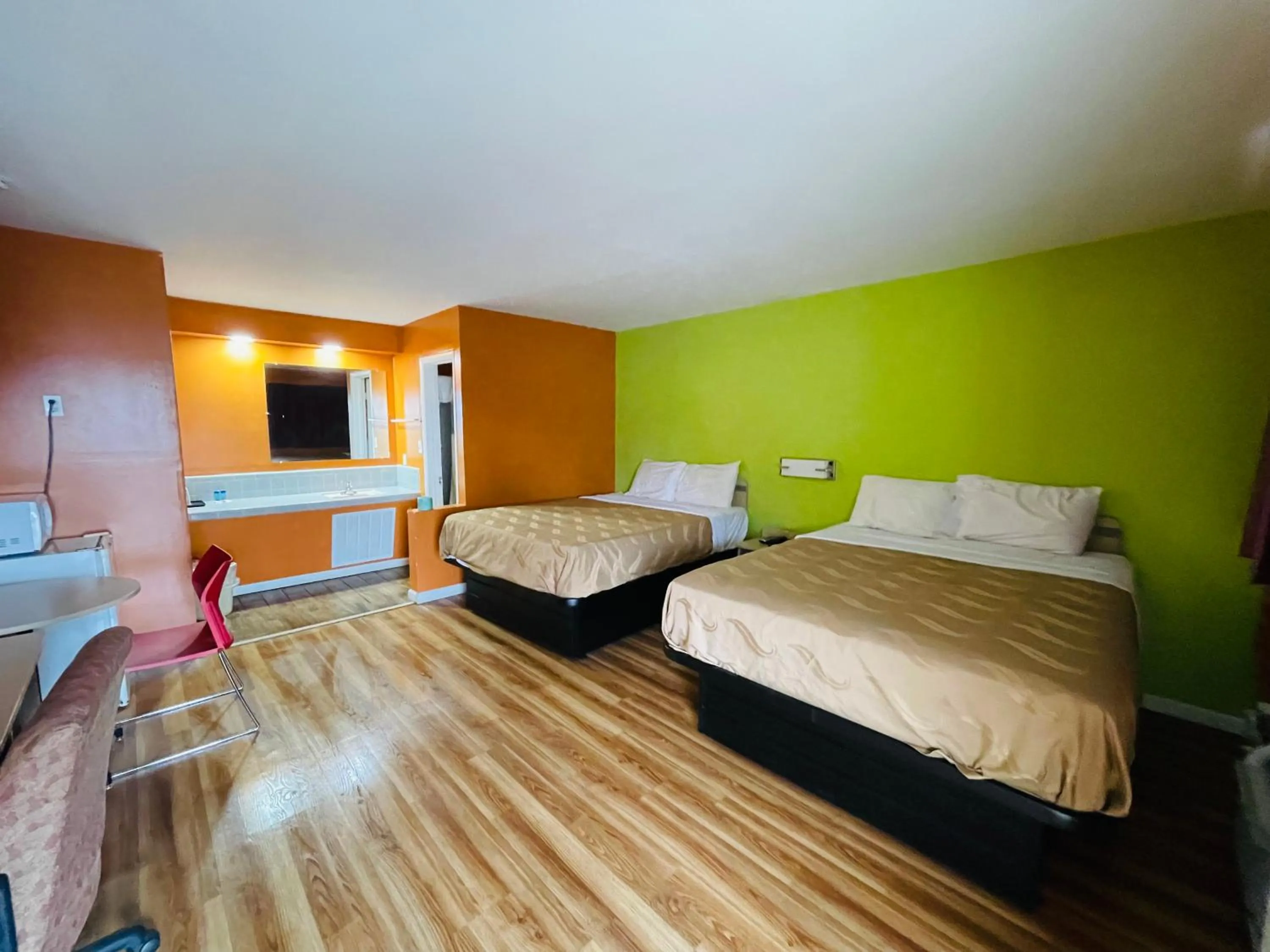 Bed in Budget Inn Pulaski