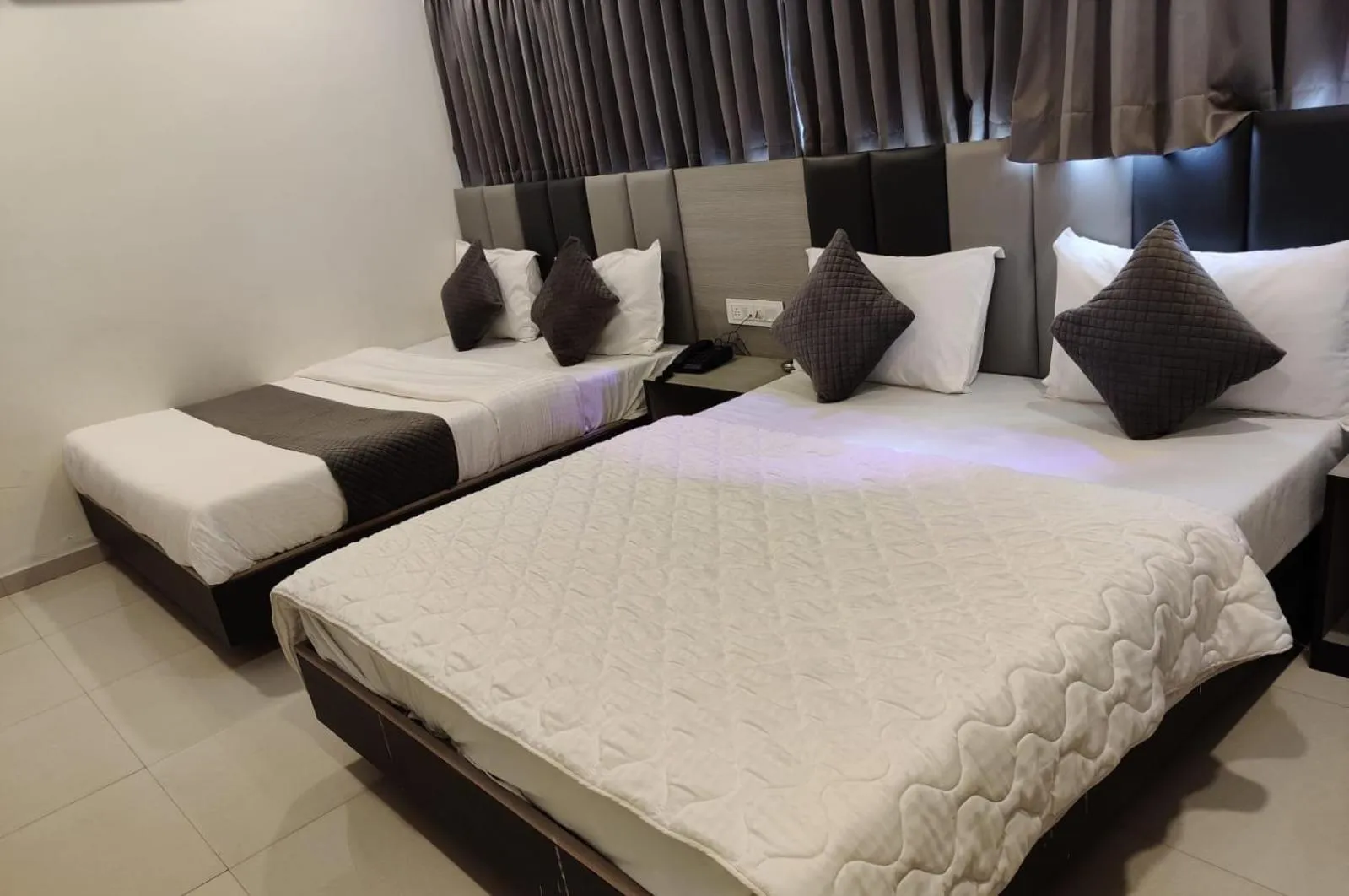 Property building, Bed in Hotel Selfie Inn