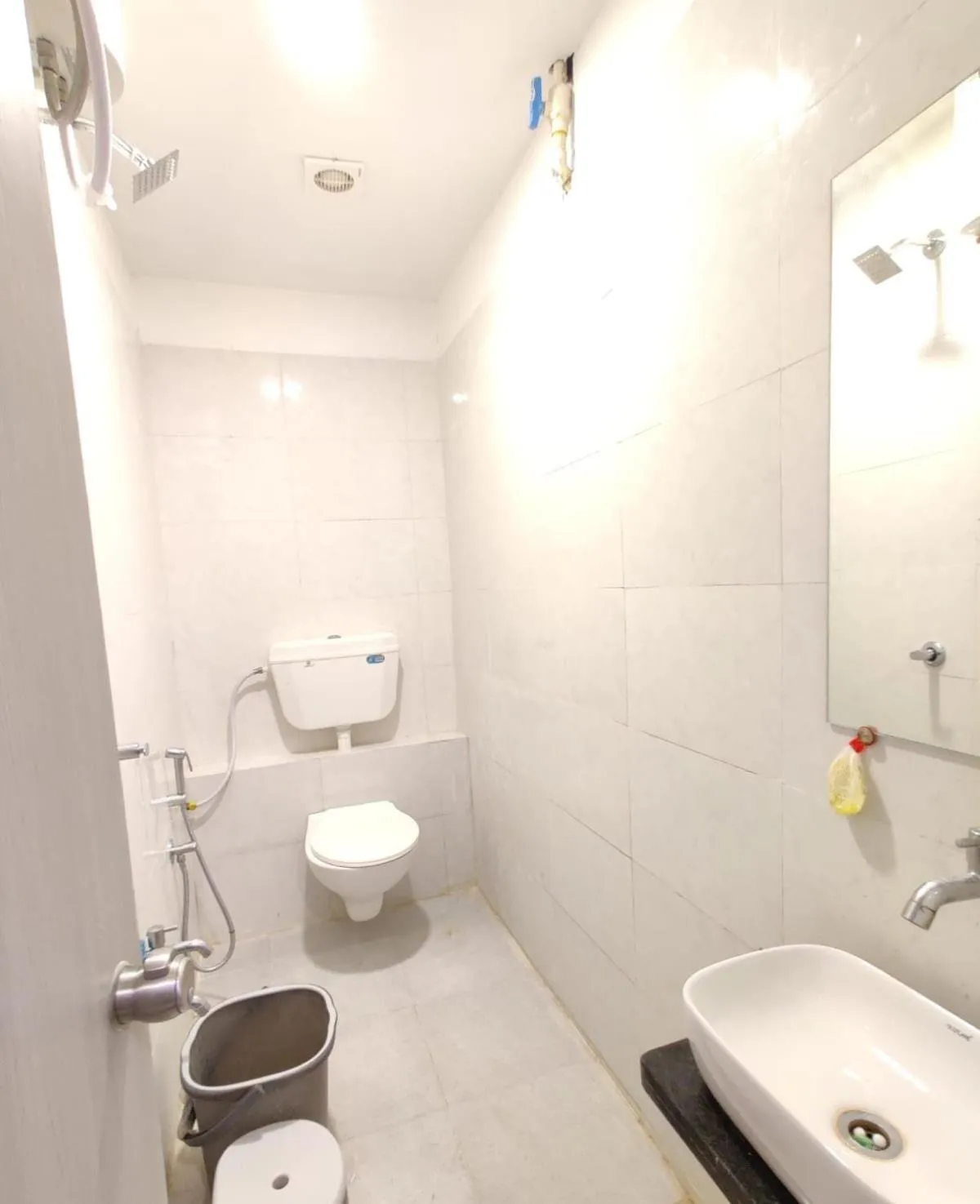 Toilet in Hotel Selfie Inn