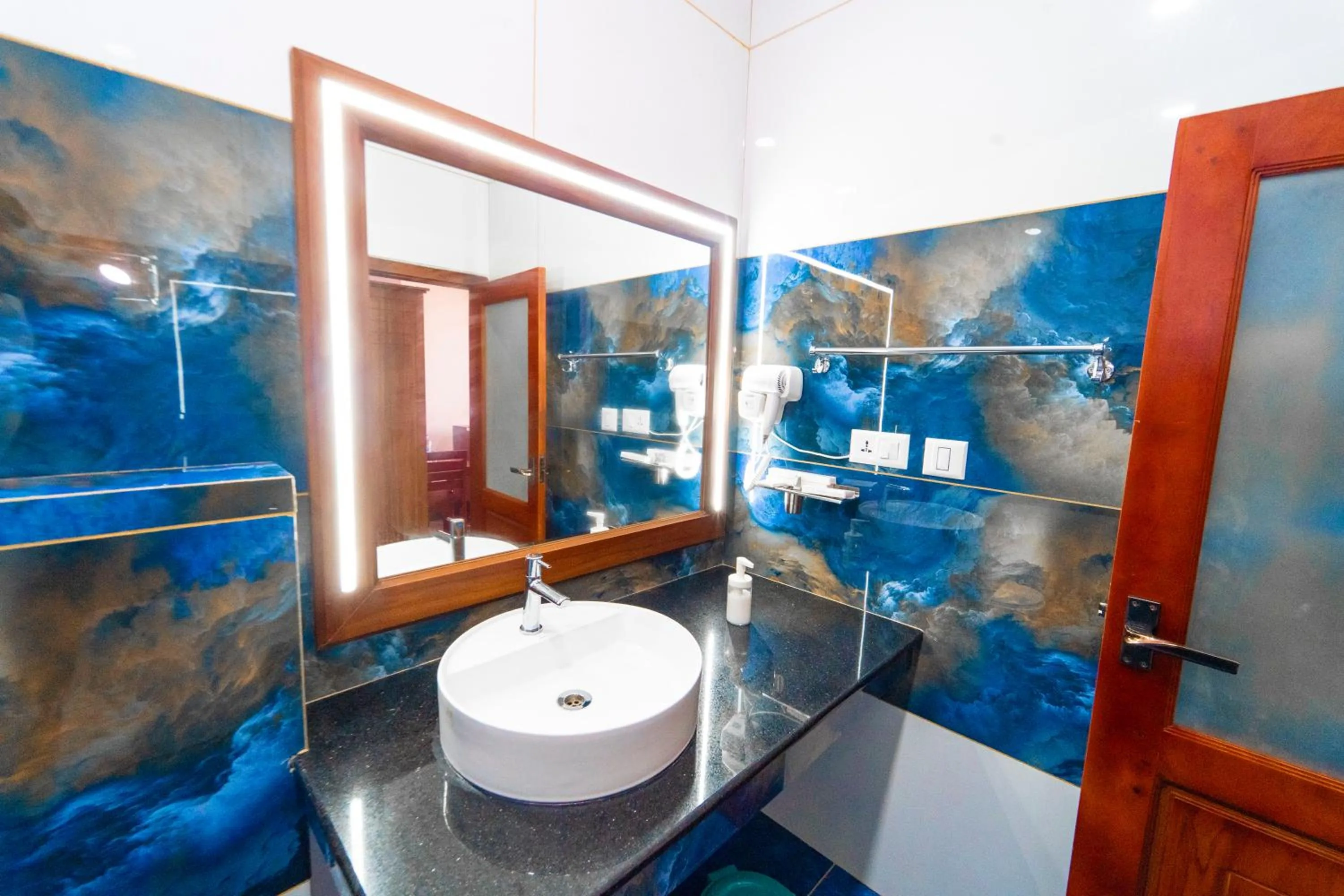 Shower in Skylar Seaview Beach Resort & Ayurveda Varkala