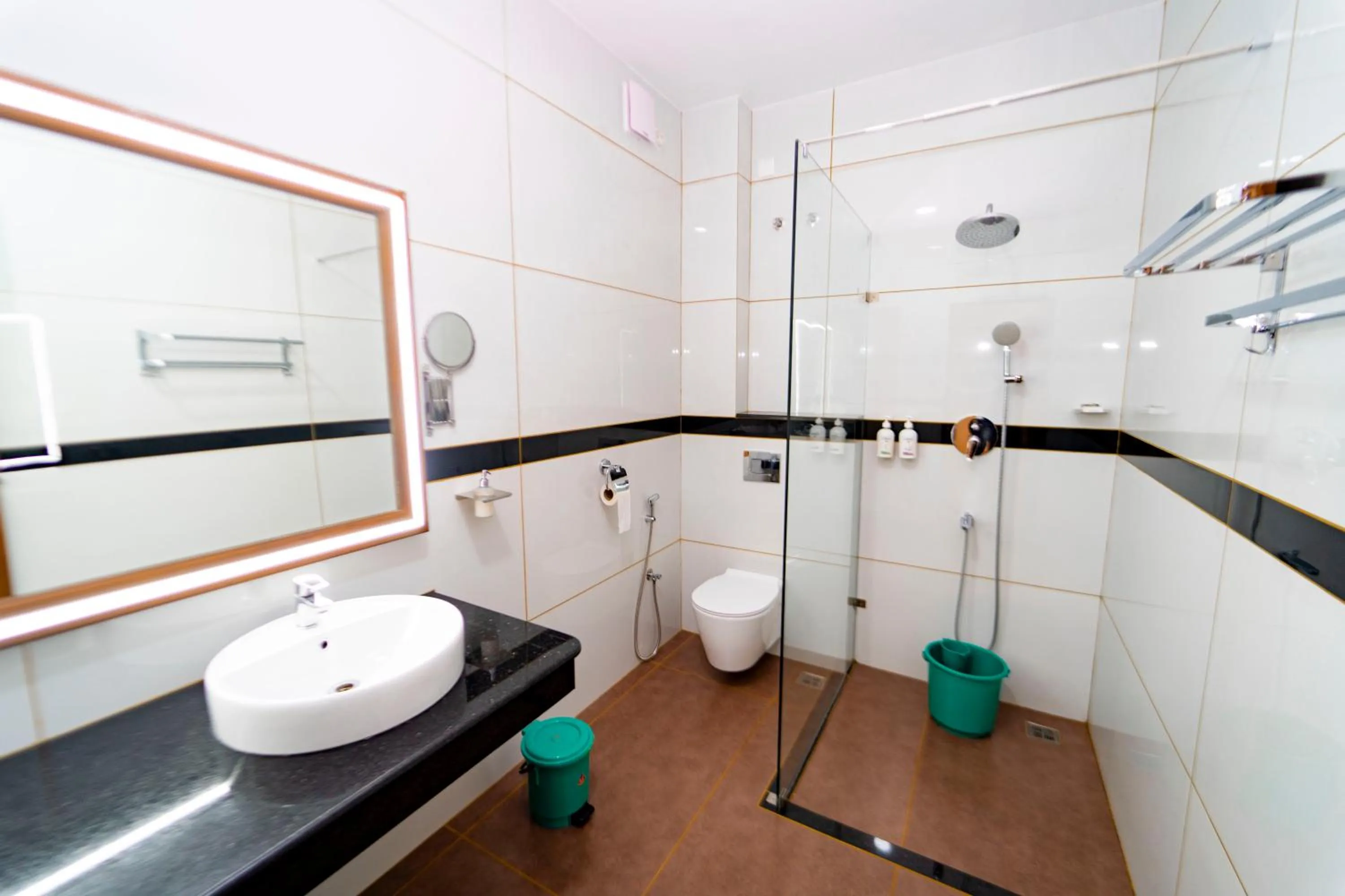 Shower in Skylar Seaview Beach Resort & Ayurveda Varkala