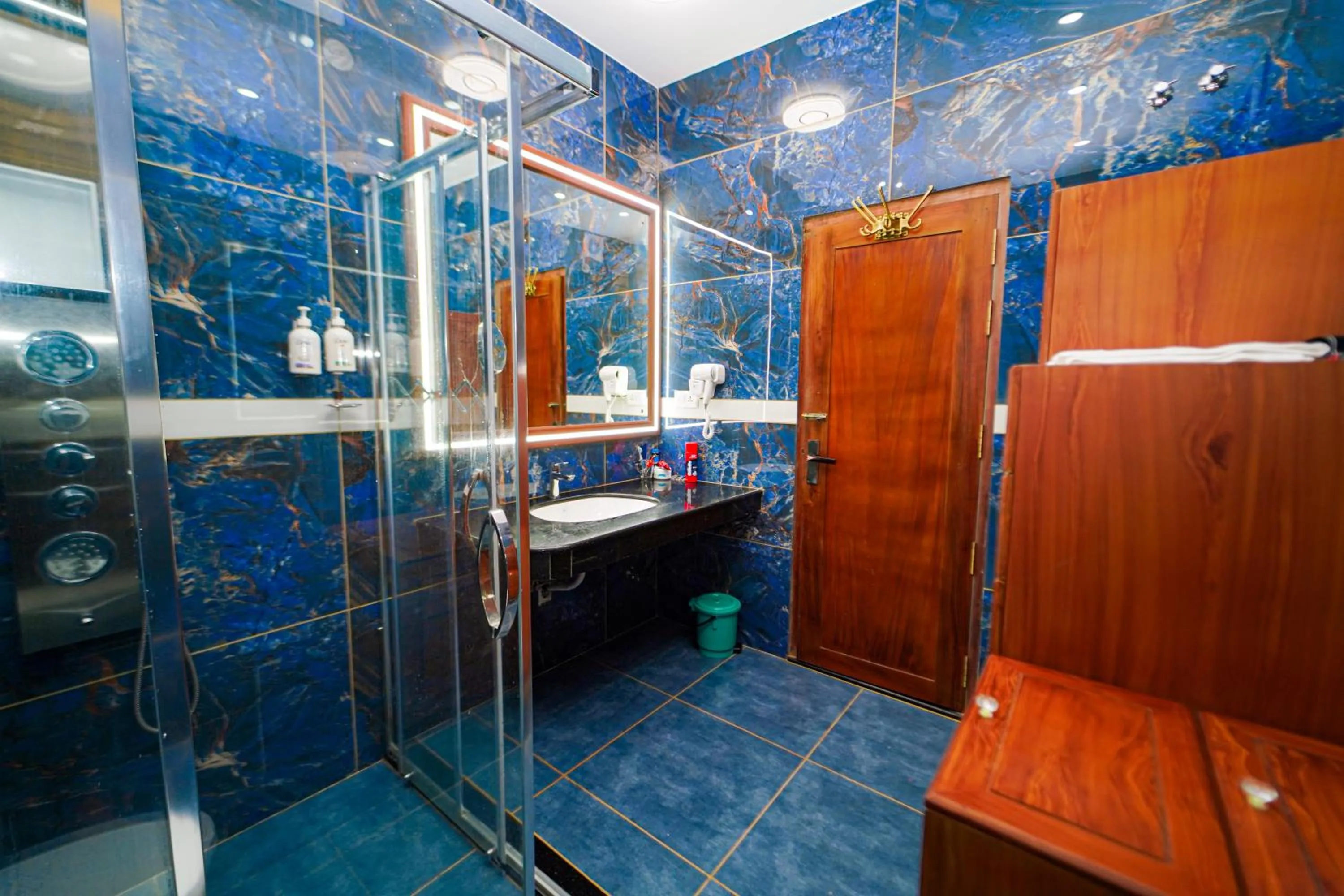 Shower in Skylar Seaview Beach Resort & Ayurveda Varkala