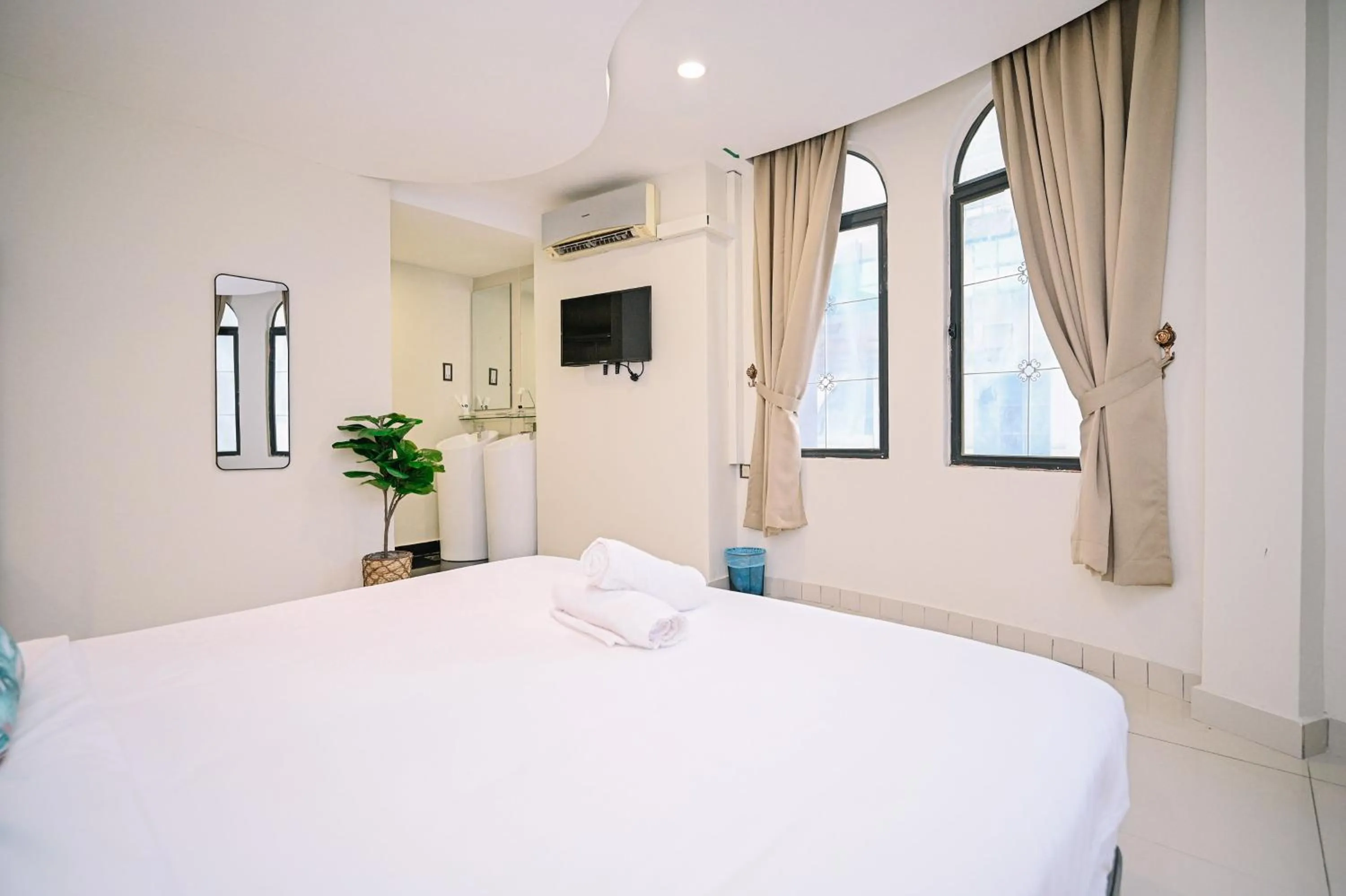 Bed in Swing & Pillows - Masjid Jamek Kuala Lumpur