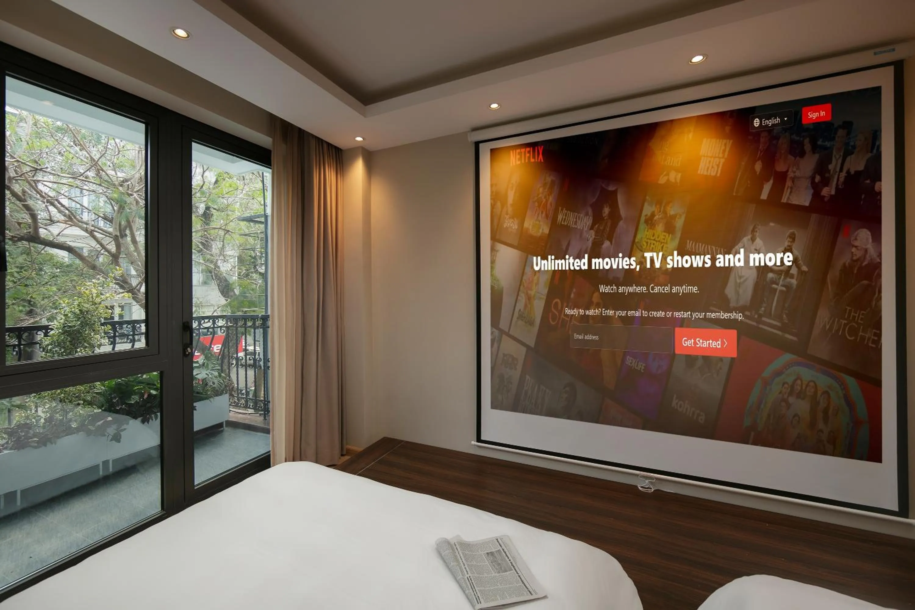 Entertainment, Bed in Brilliant Nature Suites & Spa