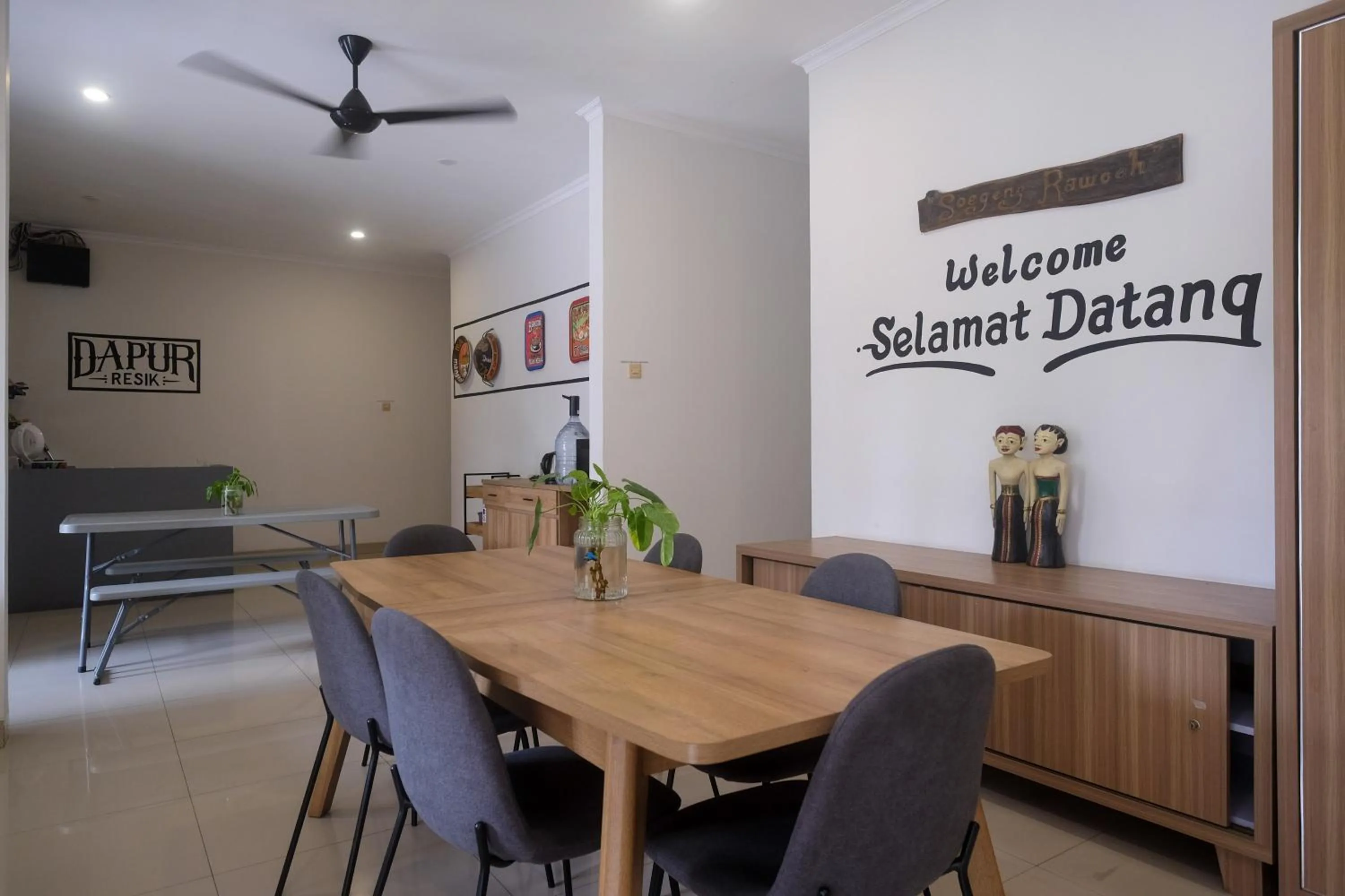 Lobby or reception in RedDoorz near Stasiun Solo Balapan 3