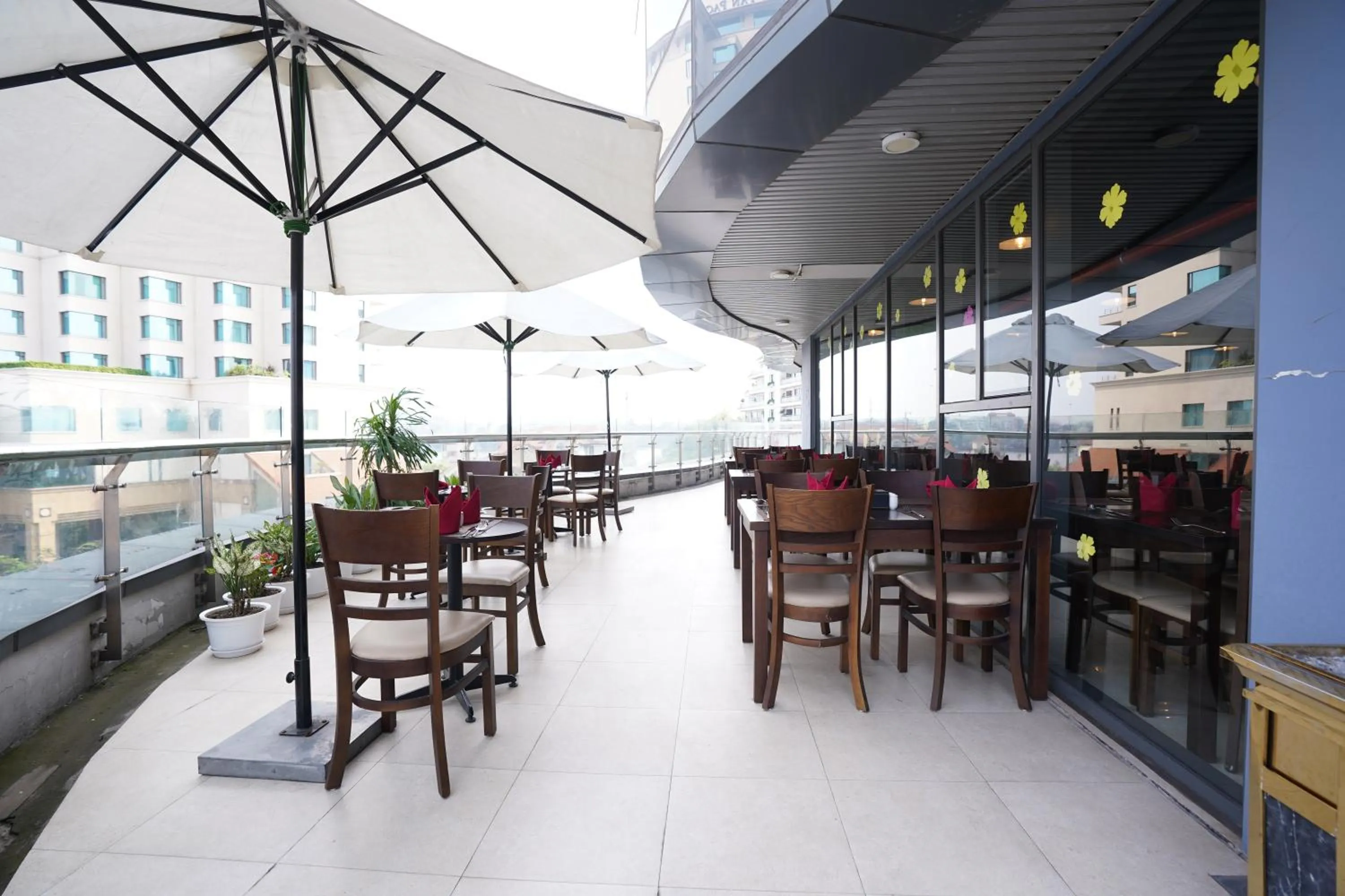 Restaurant/places to eat in Legend Westlake Hotel