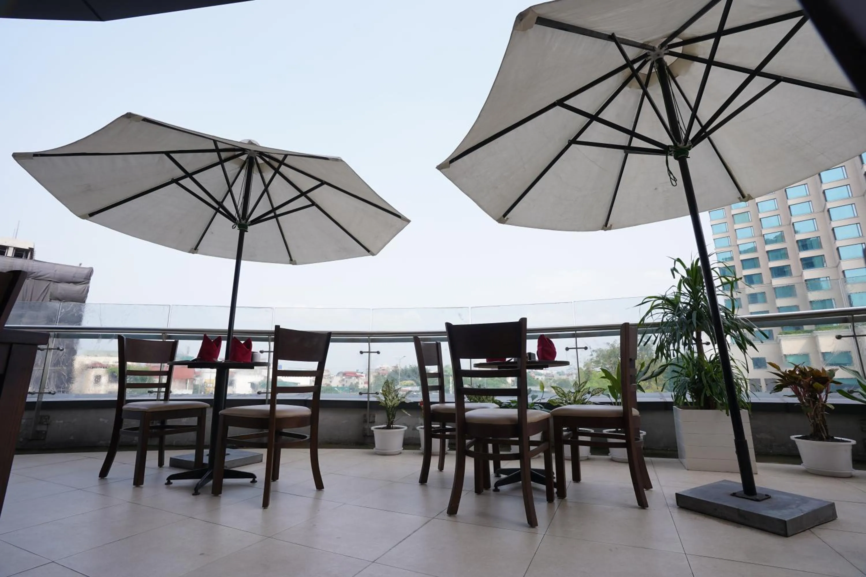 Restaurant/places to eat in Legend Westlake Hotel