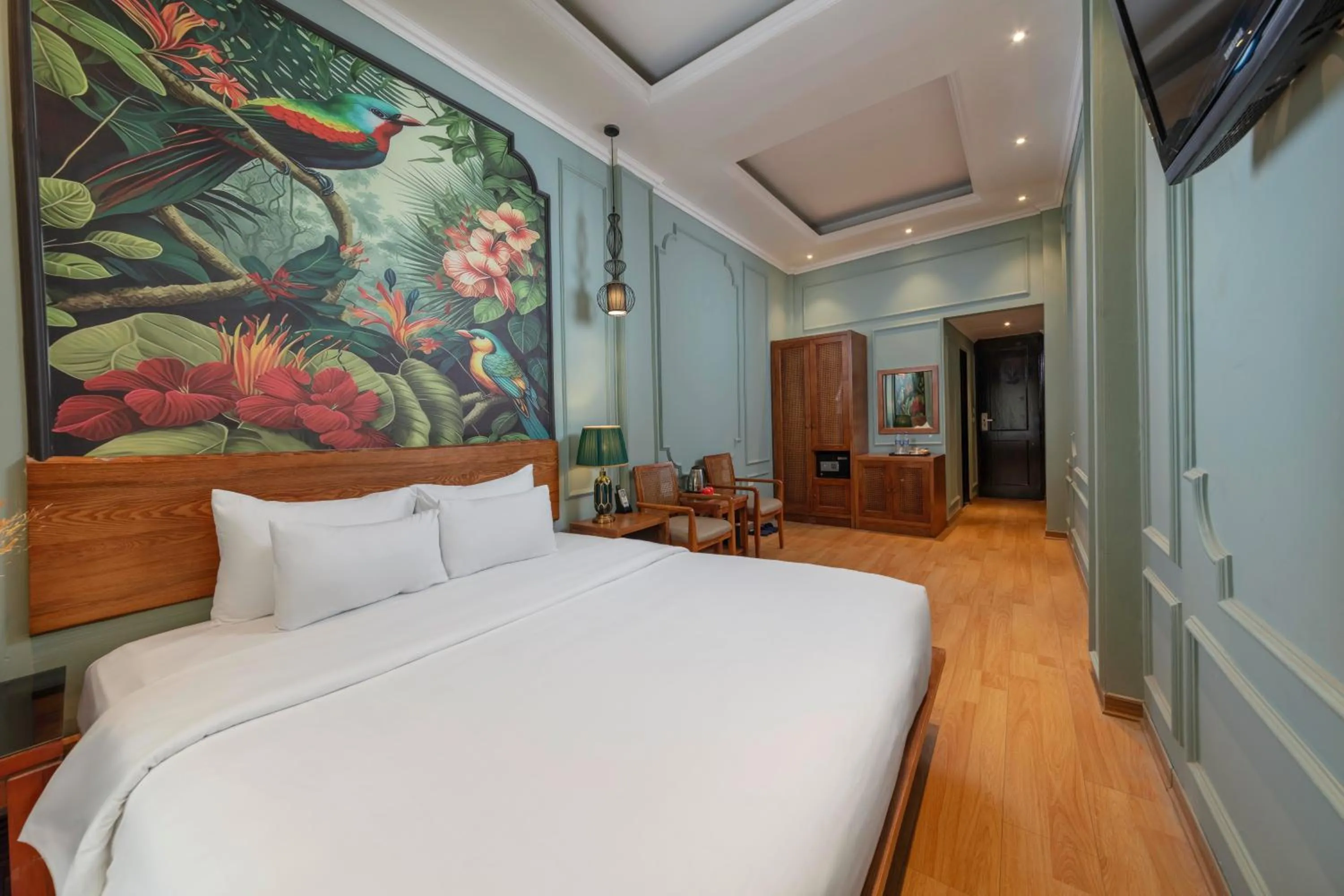 Living room, Bed in Madelise Amica Hotel and Travel