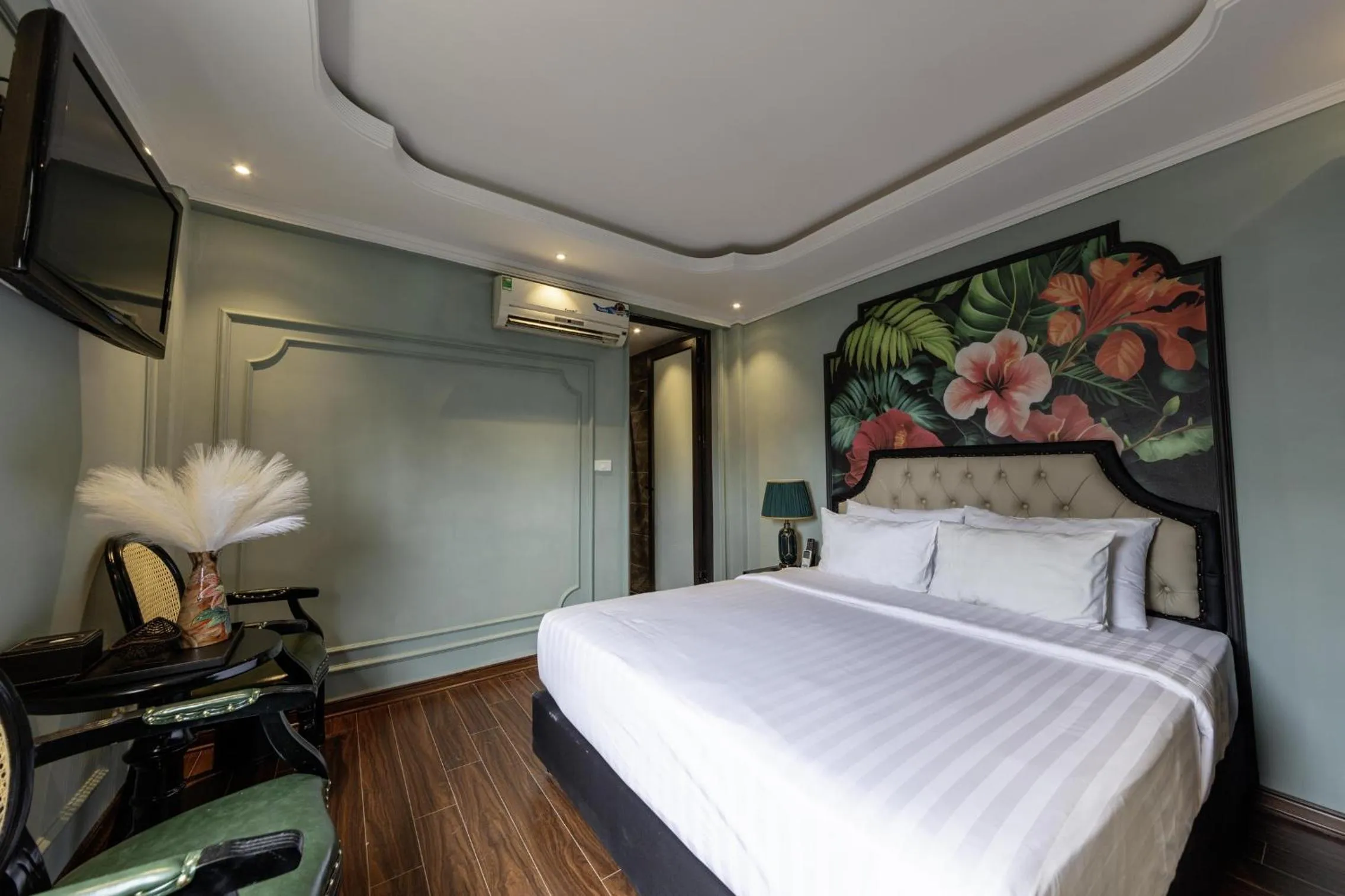 Bed in Madelise Amica Hotel and Travel