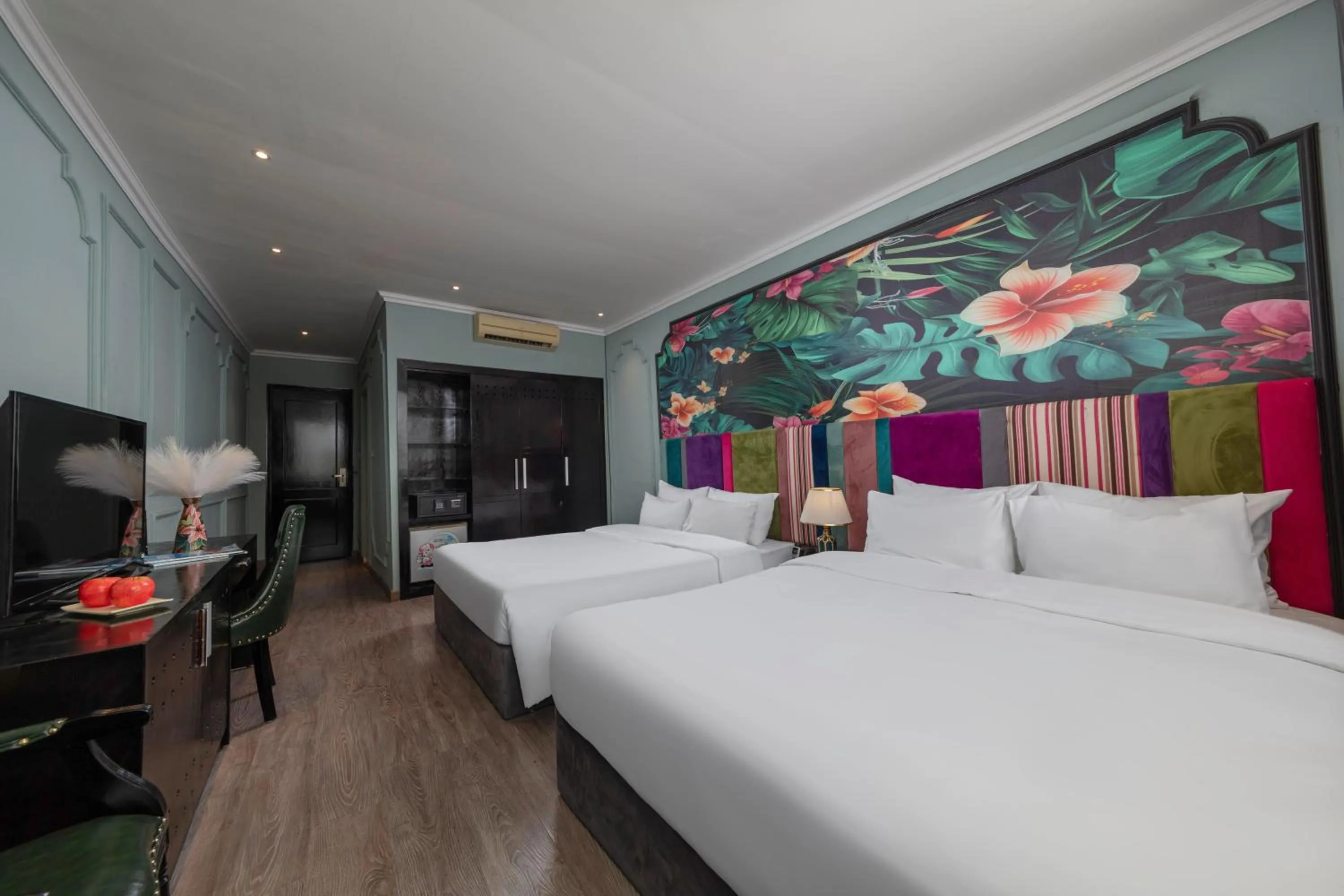 Bed in Madelise Amica Hotel and Travel