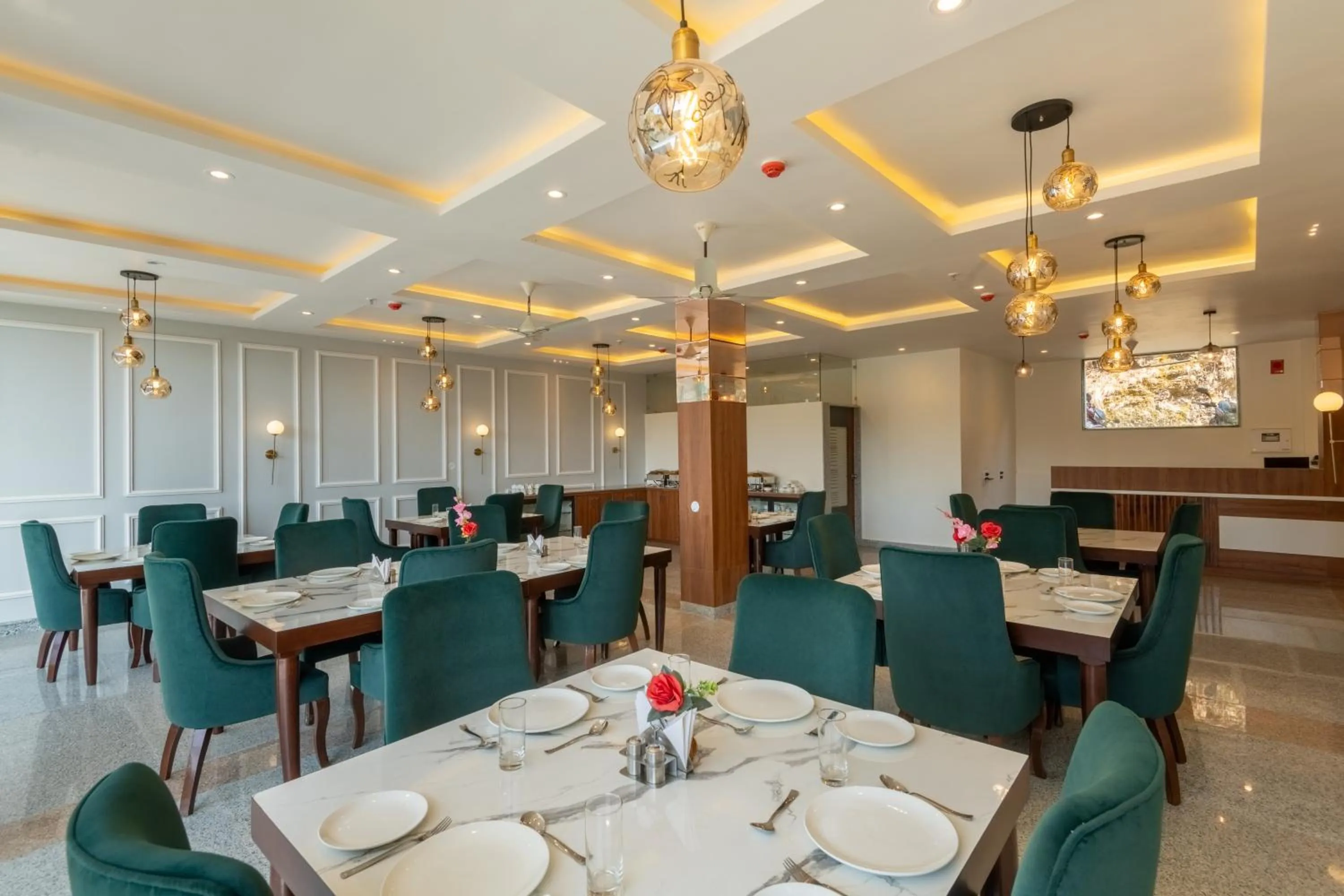 Restaurant/places to eat in The Chail Resort, Chail