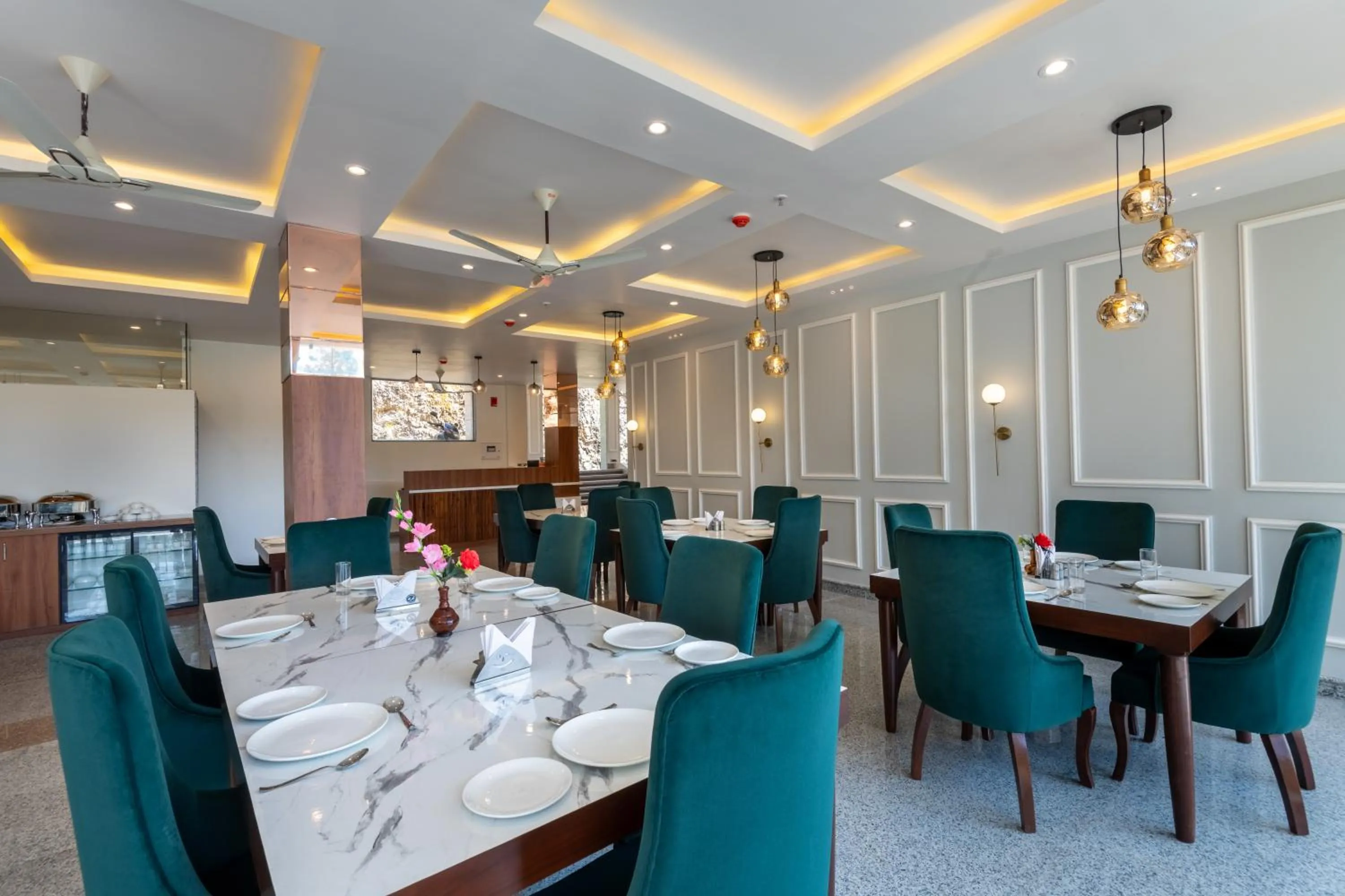 Restaurant/places to eat in The Chail Resort, Chail