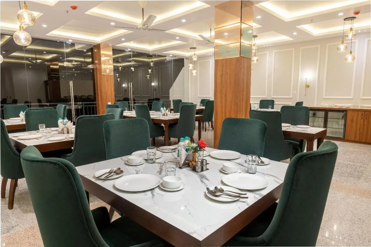 Restaurant/places to eat in The Chail Resort, Chail