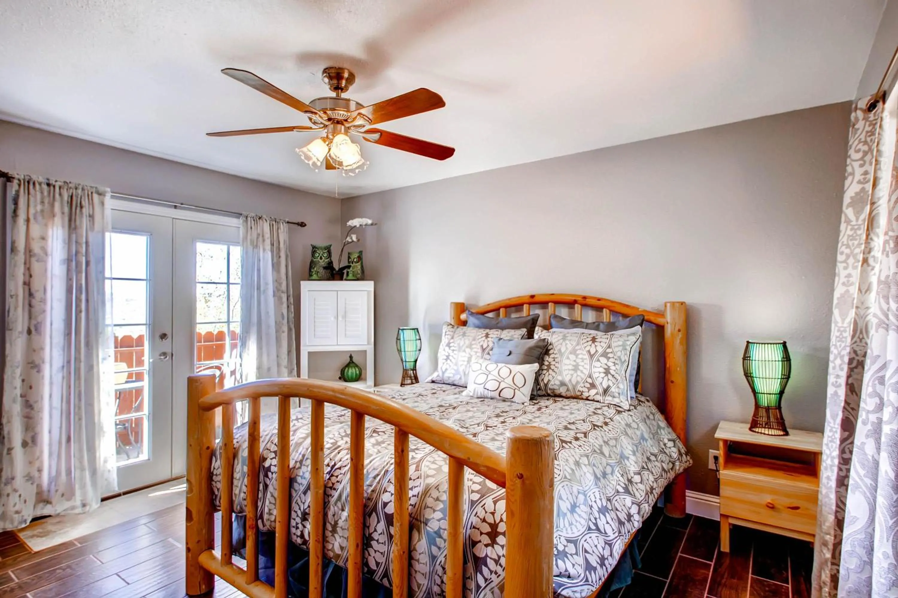 Bed in Harmony Hilltop Hideaway