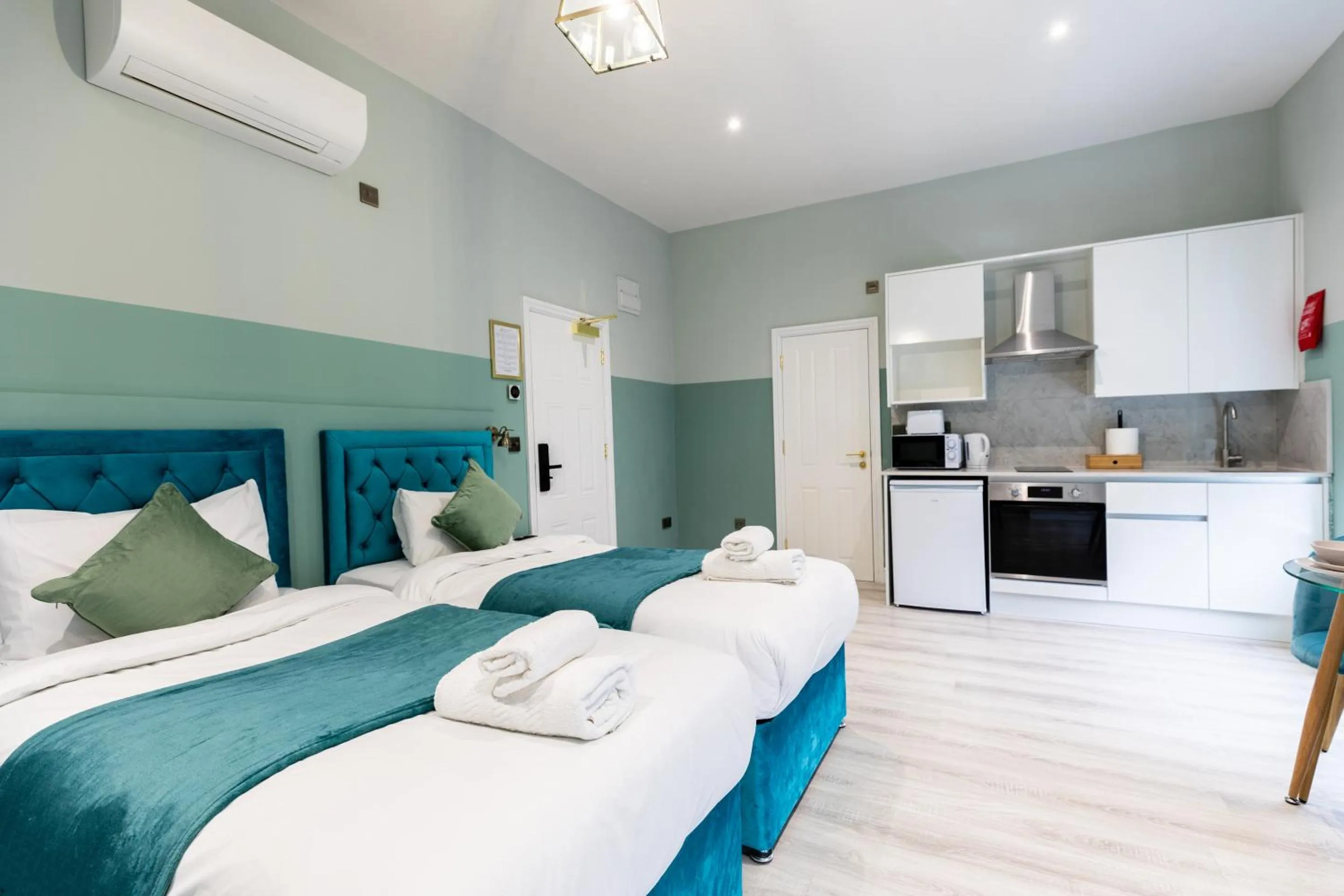 Kitchen or kitchenette, Bed in The Chapter Hotels - Finsbury Park