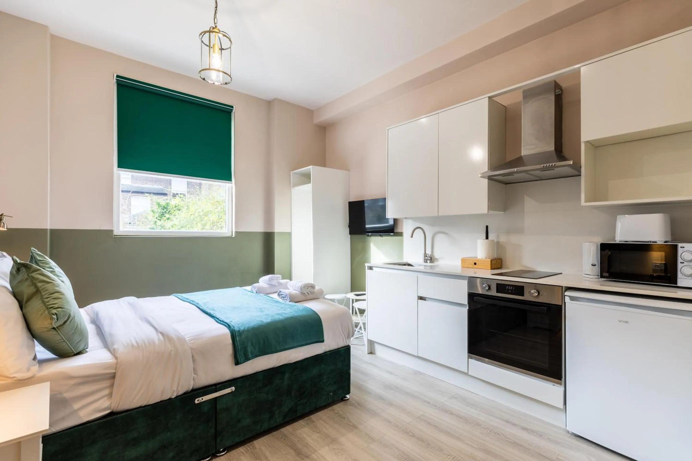 Kitchen or kitchenette, Bed in The Chapter Hotels - Finsbury Park