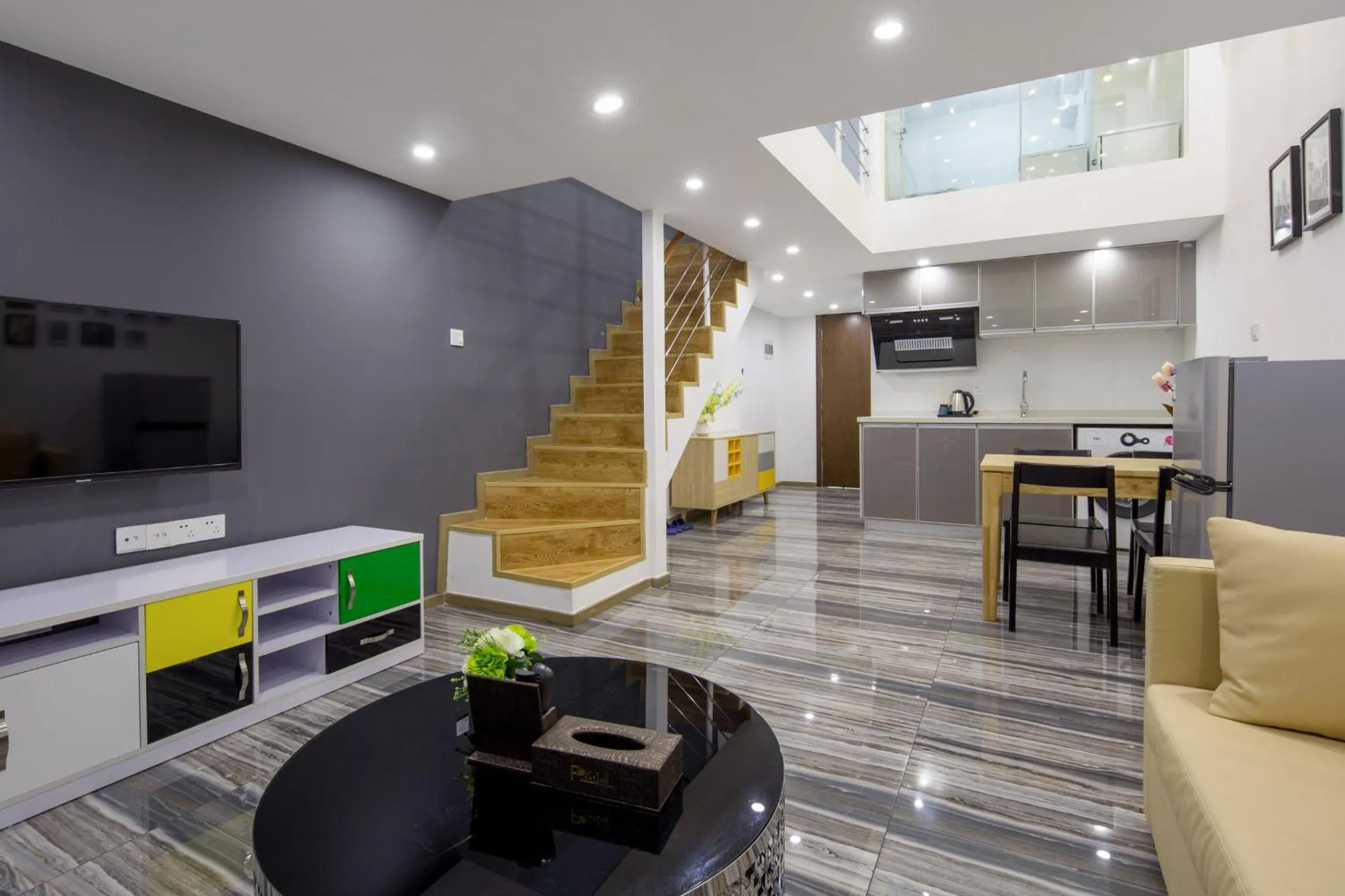 TV and multimedia in Serveyou International Apartment - Free Airport Pickup & Free Canton Fair Shuttle Bus