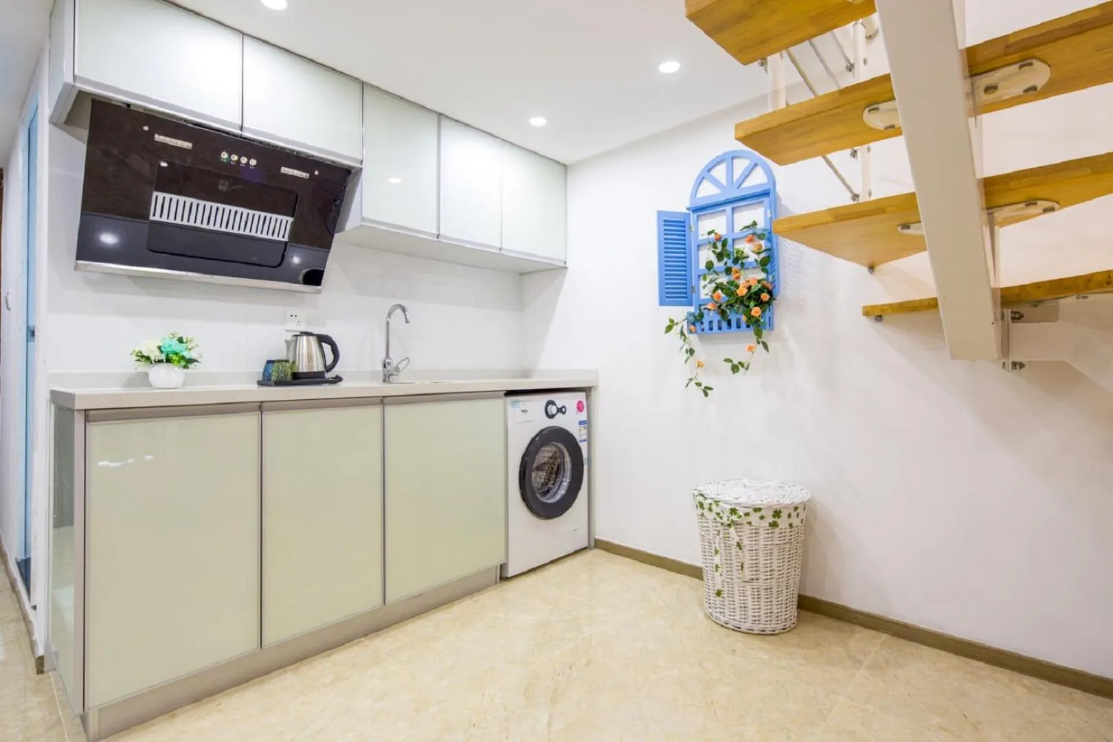 Kitchen or kitchenette in Serveyou International Apartment - Free Airport Pickup & Free Canton Fair Shuttle Bus