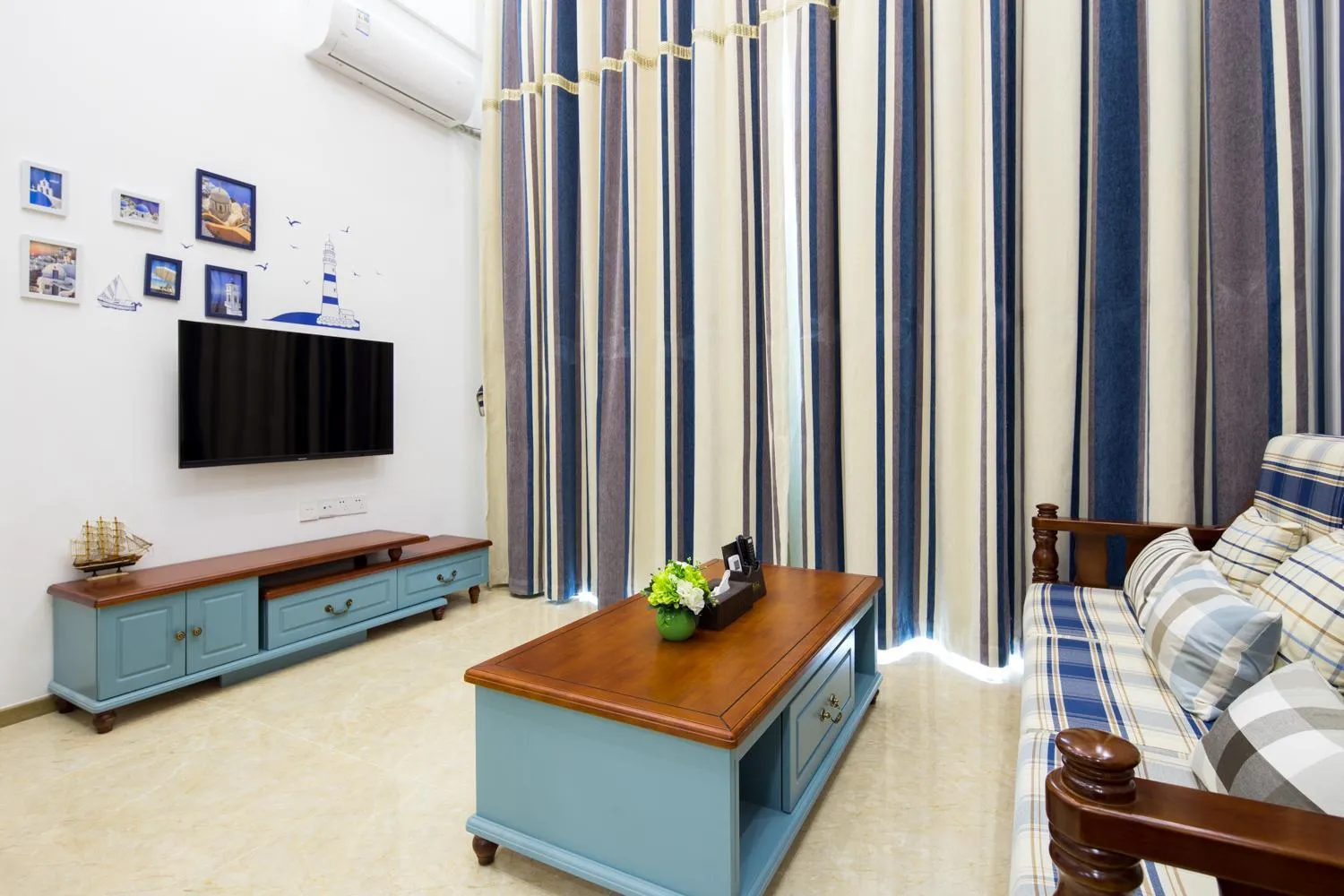 Living room in Serveyou International Apartment - Free Airport Pickup & Free Canton Fair Shuttle Bus