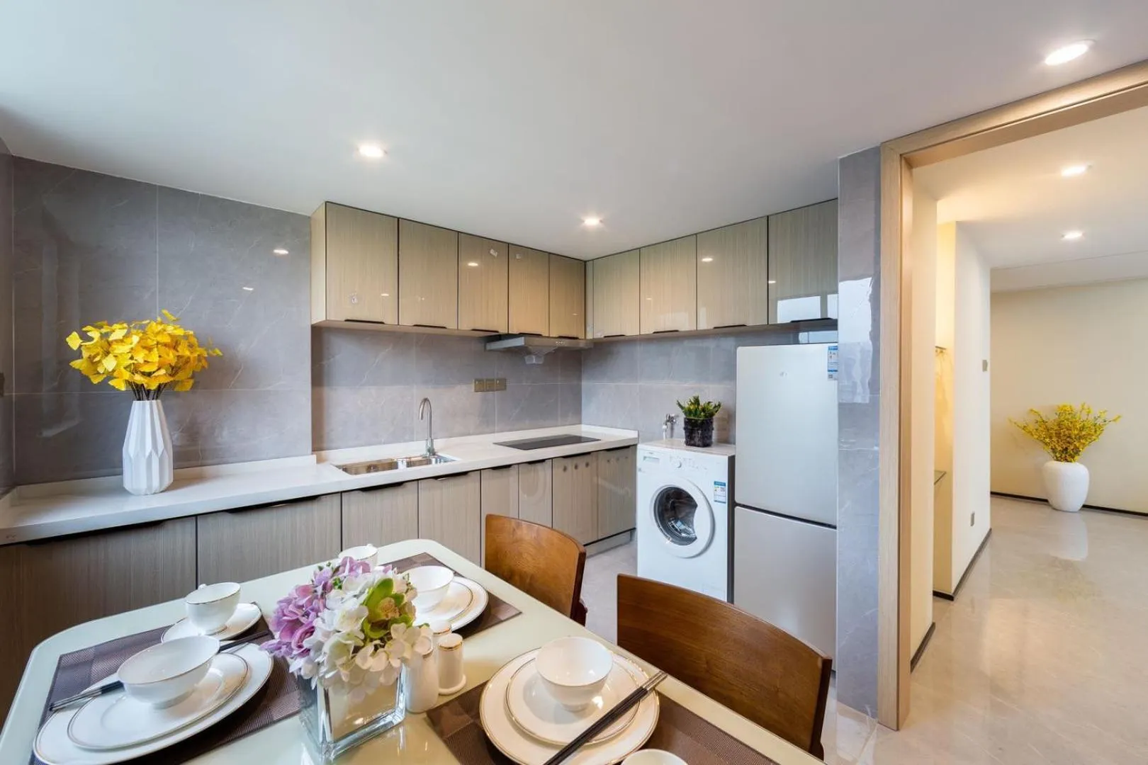 Dining area in Serveyou International Apartment - Free Airport Pickup & Free Canton Fair Shuttle Bus