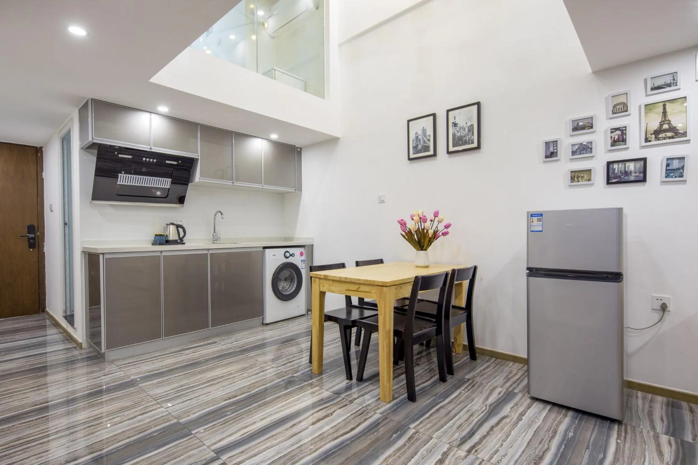 Dining area in Serveyou International Apartment - Free Airport Pickup & Free Canton Fair Shuttle Bus