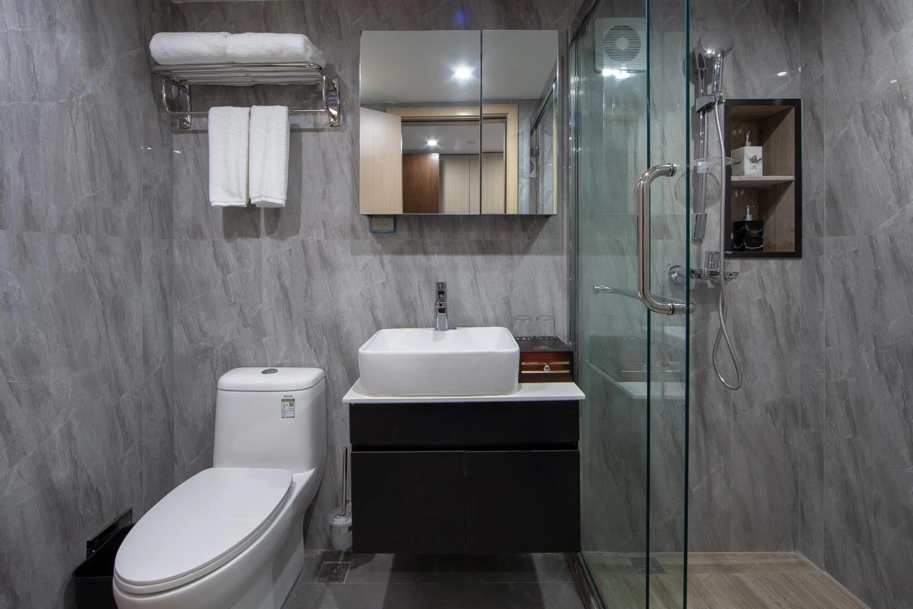 Toilet in Serveyou International Apartment - Free Airport Pickup & Free Canton Fair Shuttle Bus