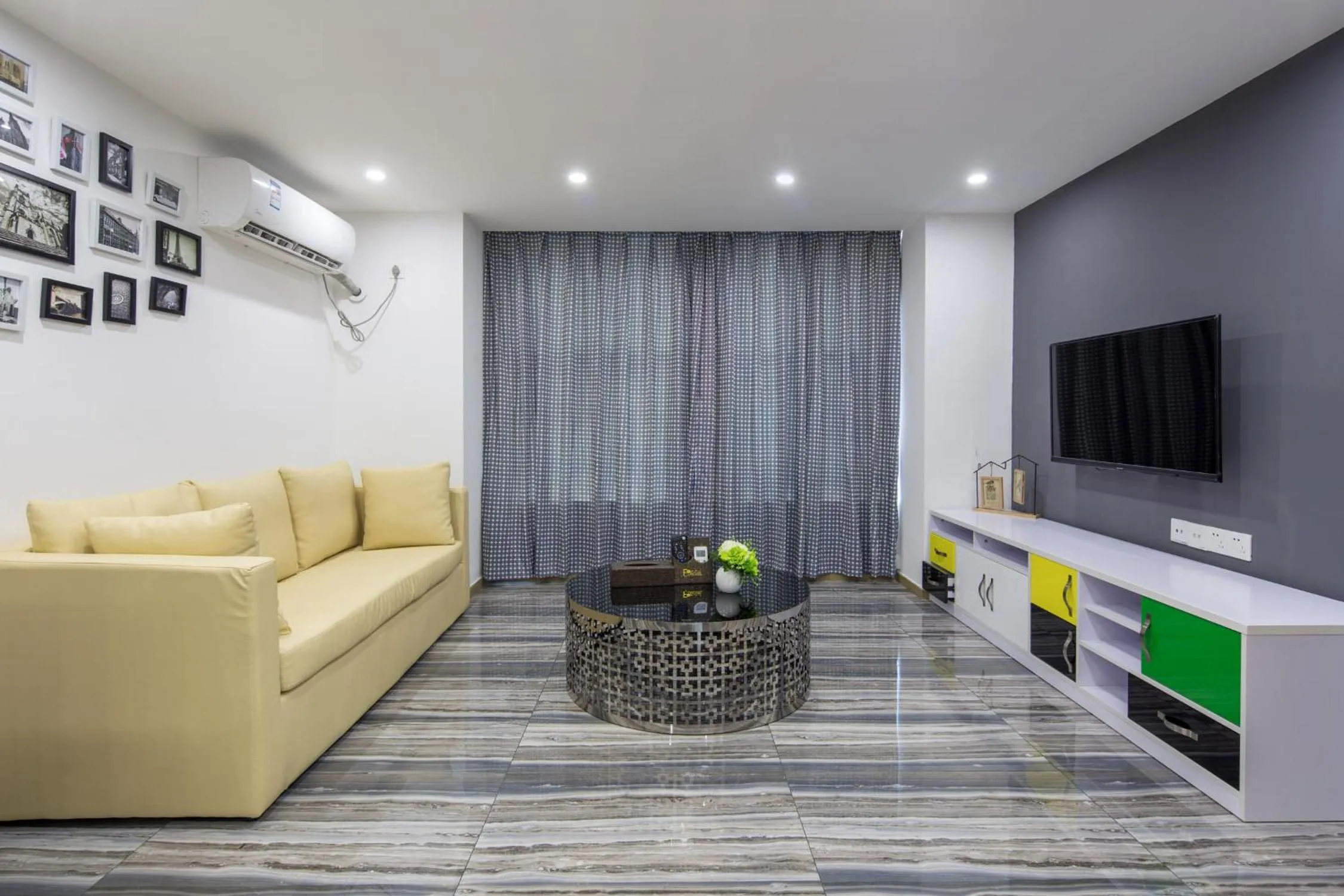 TV and multimedia in Serveyou International Apartment - Free Airport Pickup & Free Canton Fair Shuttle Bus