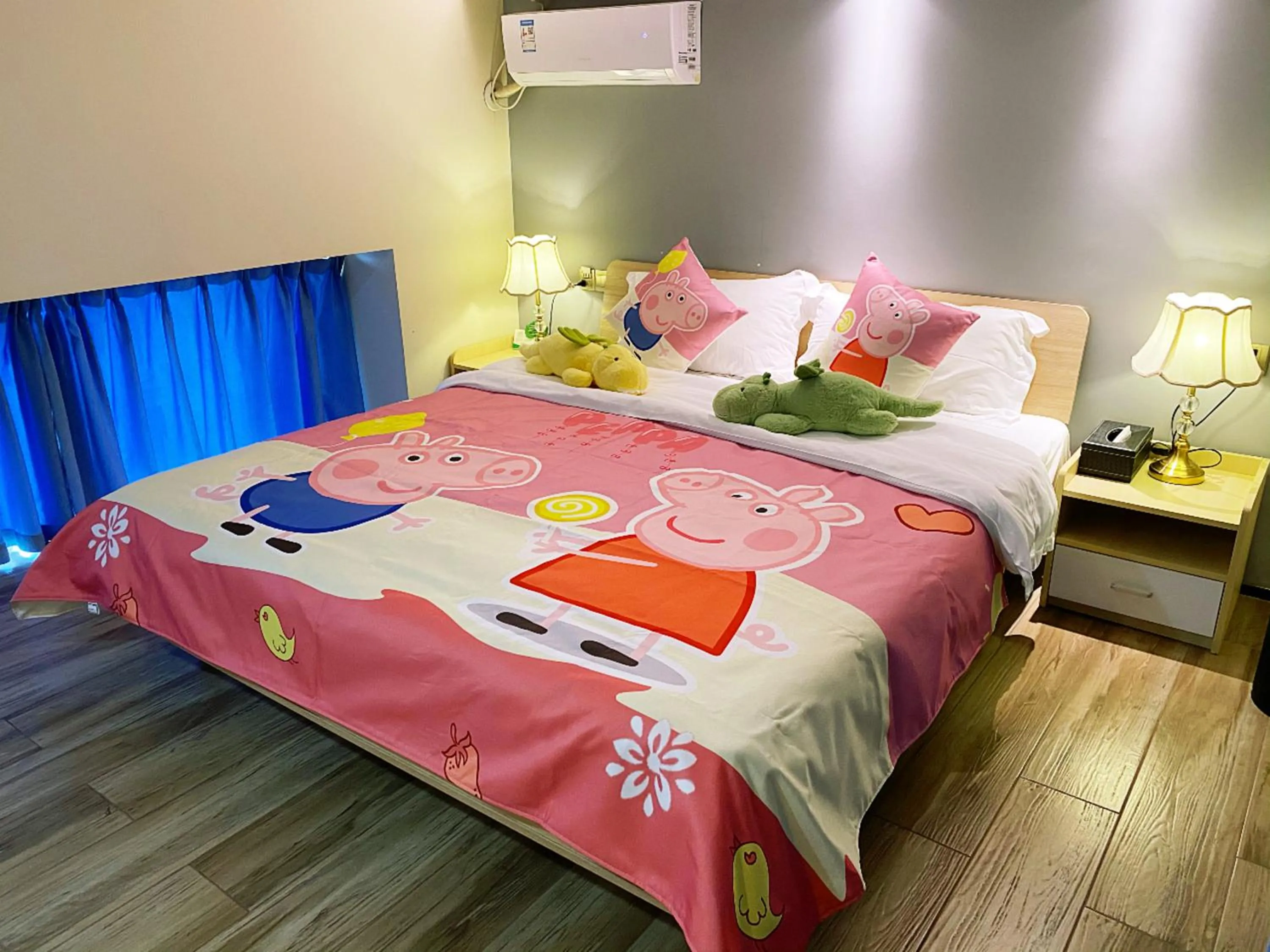 Bedroom, Bed in Serveyou International Apartment - Free Airport Pickup & Free Canton Fair Shuttle Bus
