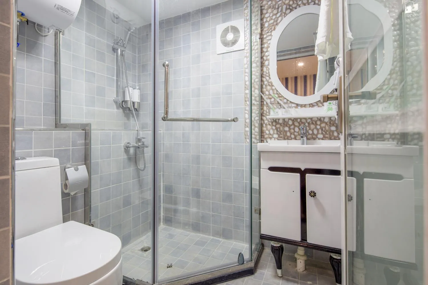 Toilet in Serveyou International Apartment - Free Airport Pickup & Free Canton Fair Shuttle Bus