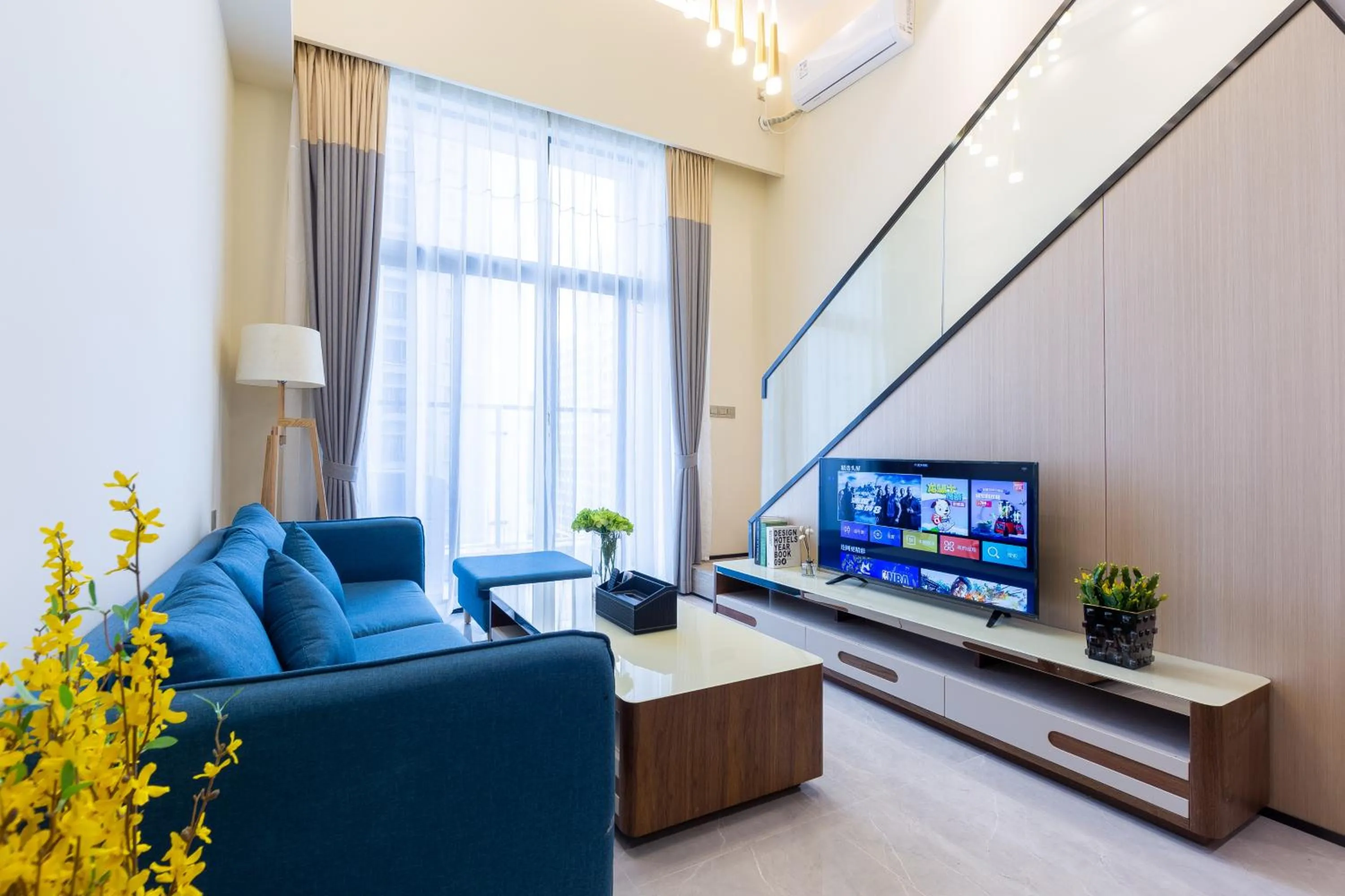 TV and multimedia in Serveyou International Apartment - Free Airport Pickup & Free Canton Fair Shuttle Bus