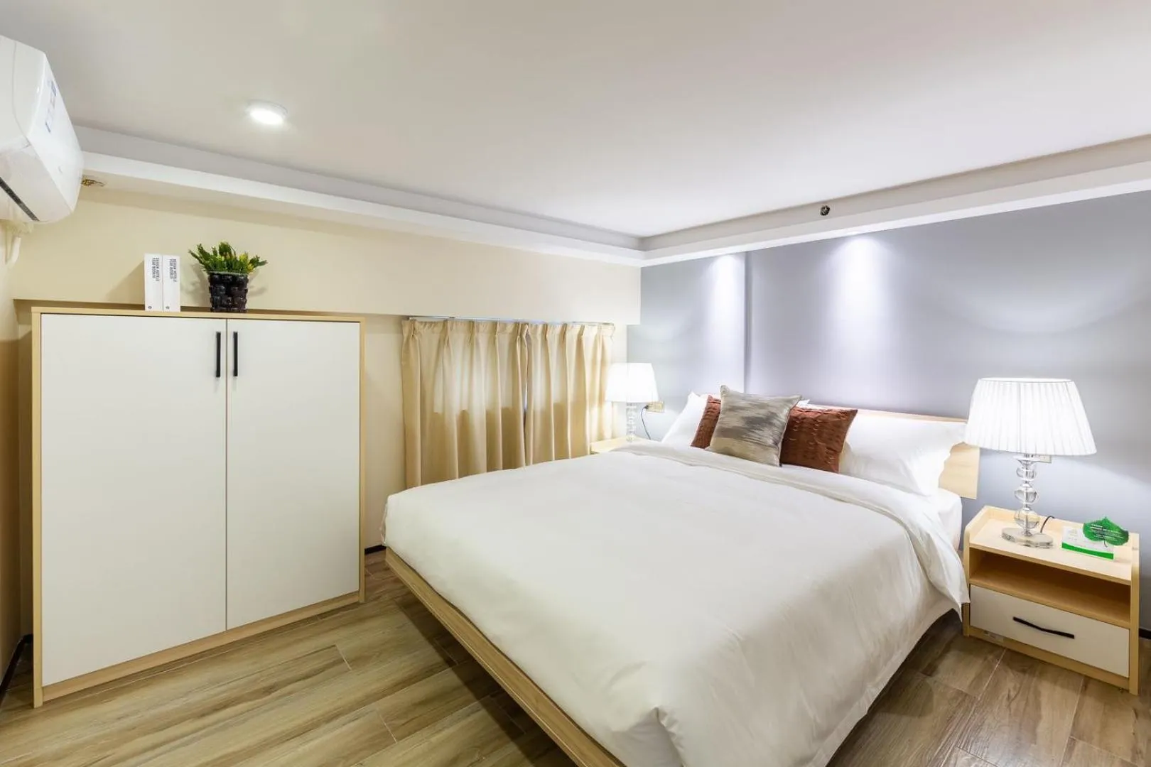 Bed in Serveyou International Apartment - Free Airport Pickup & Free Canton Fair Shuttle Bus