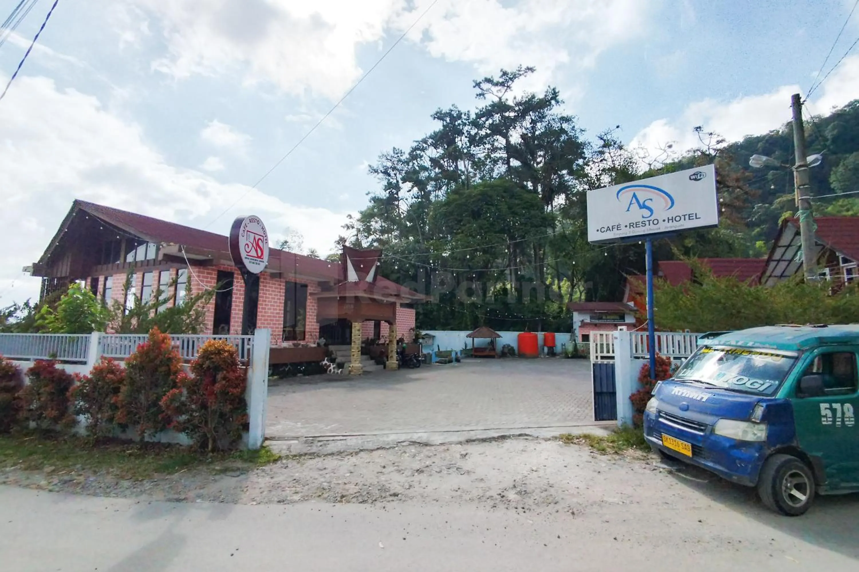 Facade/entrance in AS Resto,Café & Hotel Mitra RedDoorz