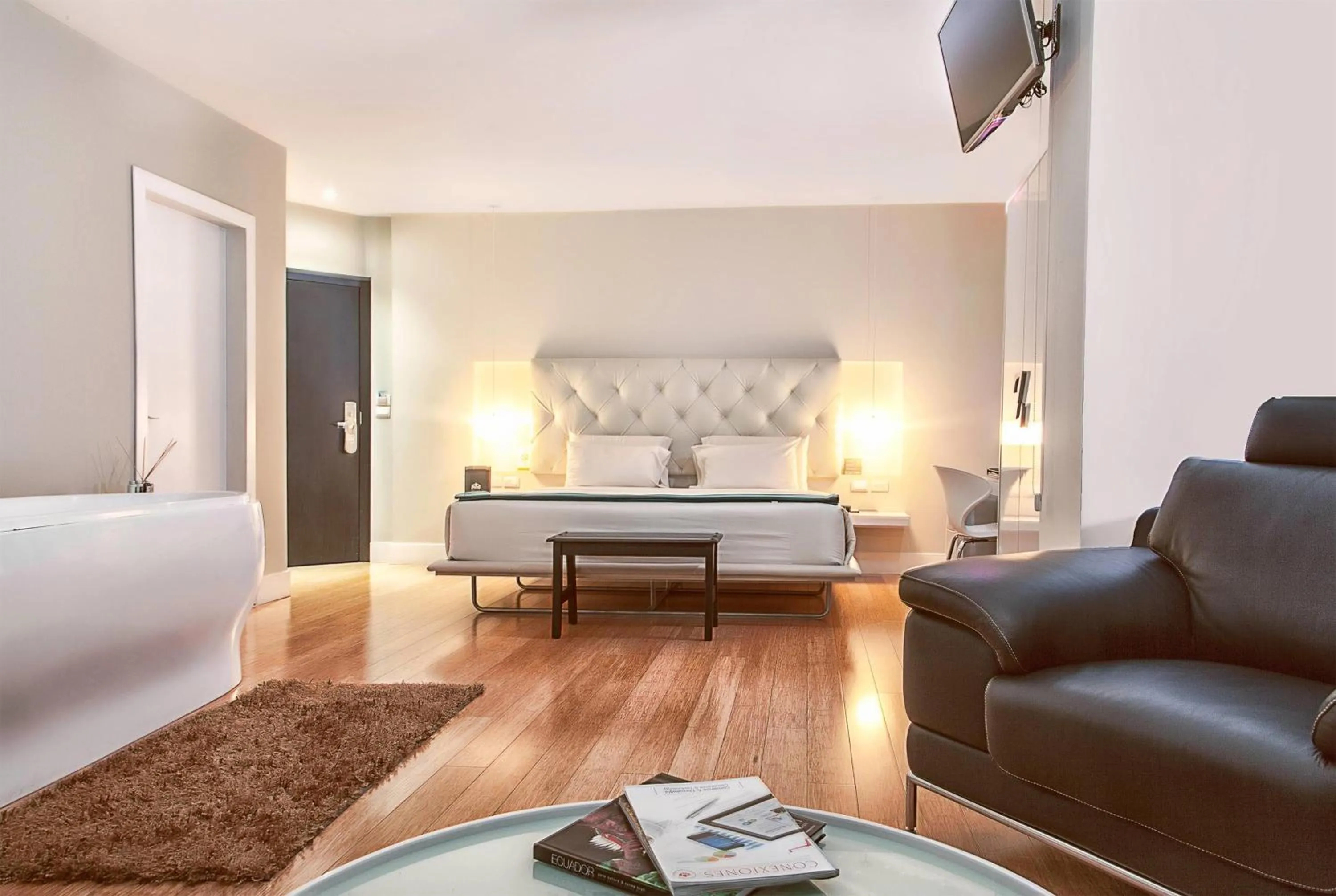 Photo of the whole room, Bed in TRYP by Wyndham Cuenca Zahir