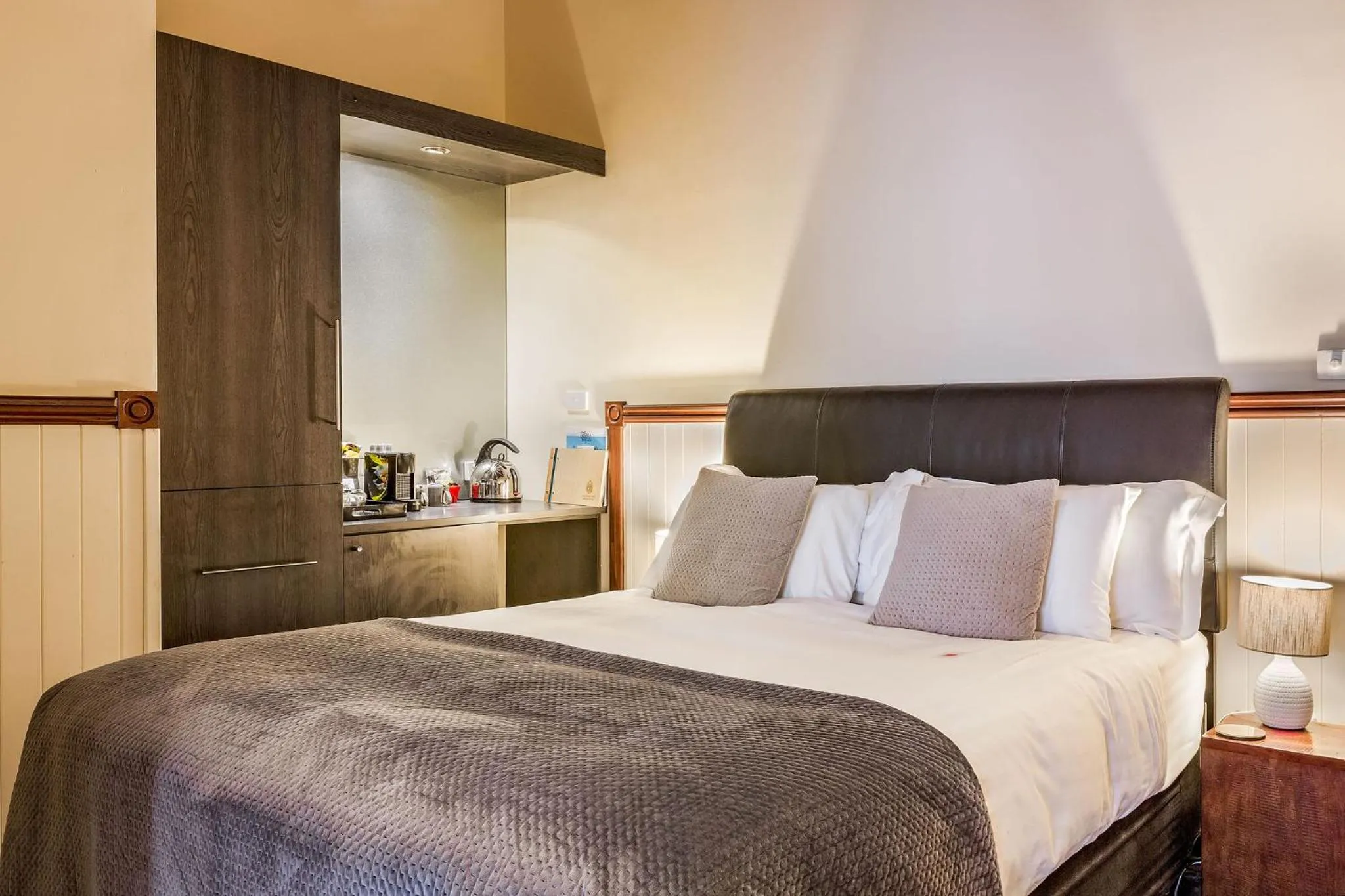 Bed in Yallingup Lodge Spa Retreat