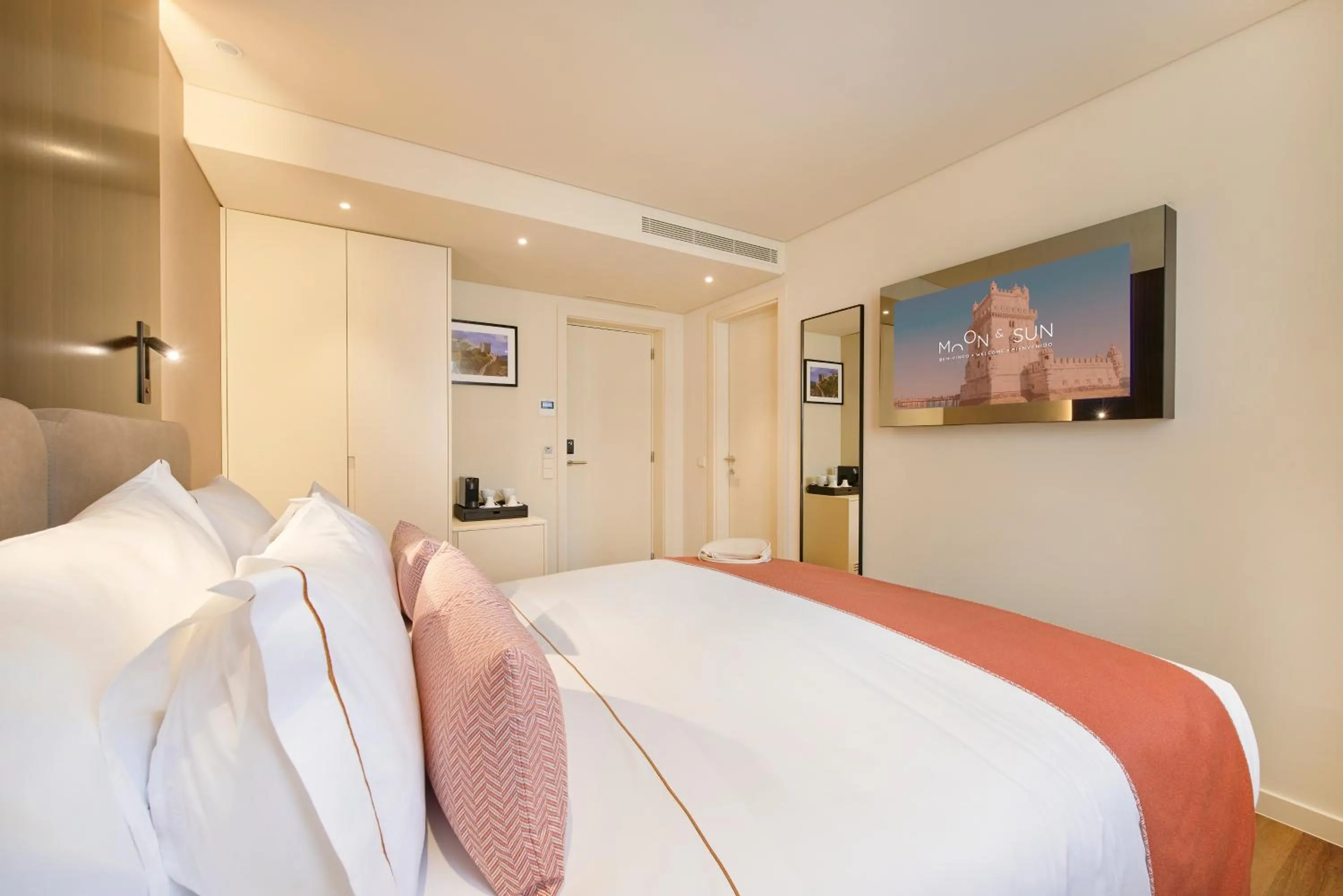 Bedroom, Bed in Hotel Moon & Sun Lisboa