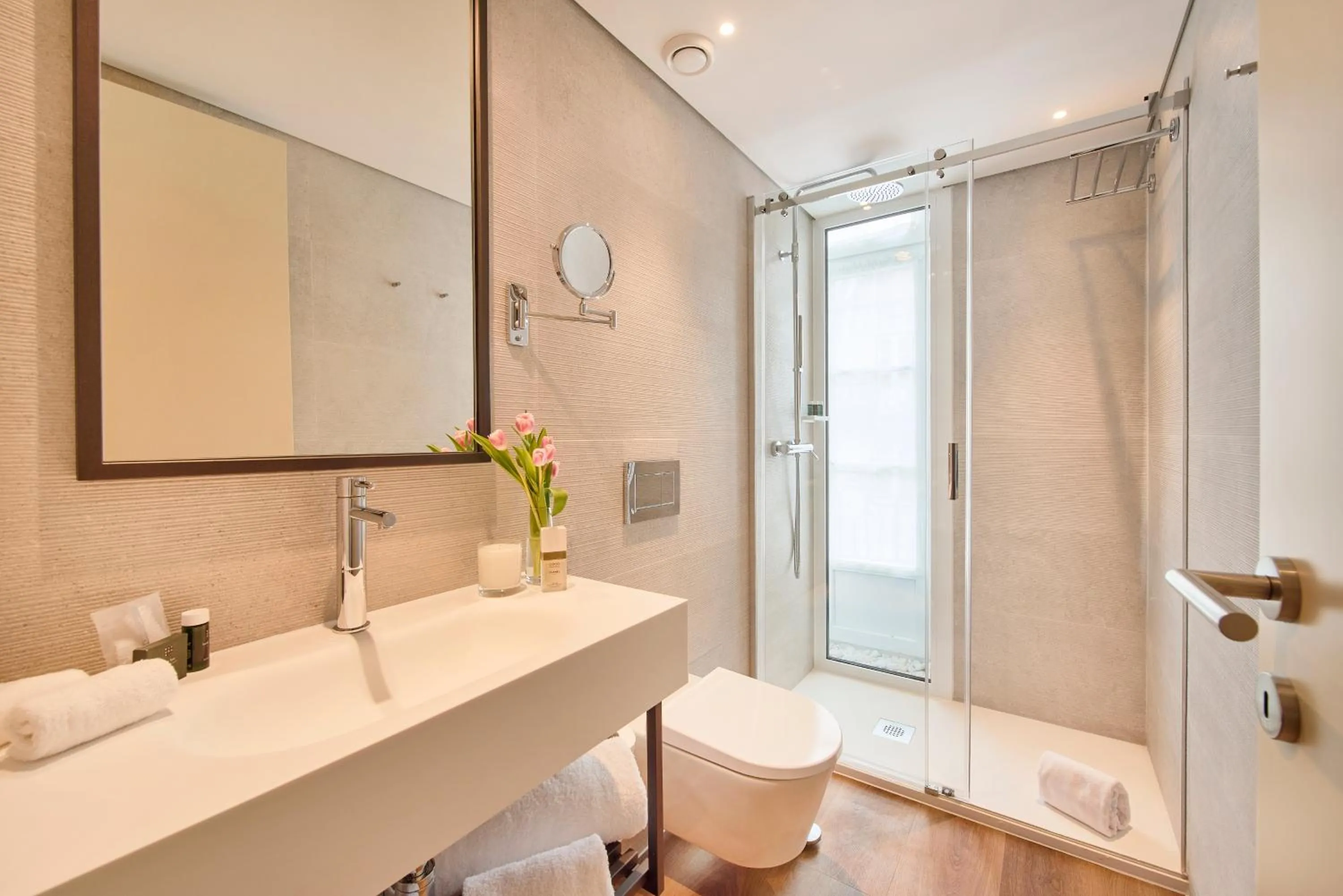 Shower in Hotel Moon & Sun Lisboa