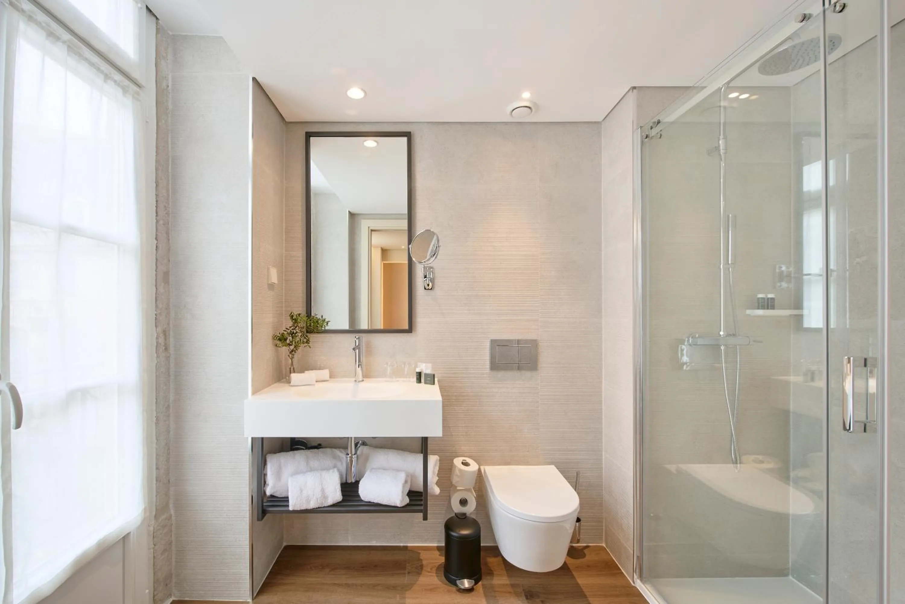 Shower in Hotel Moon & Sun Lisboa