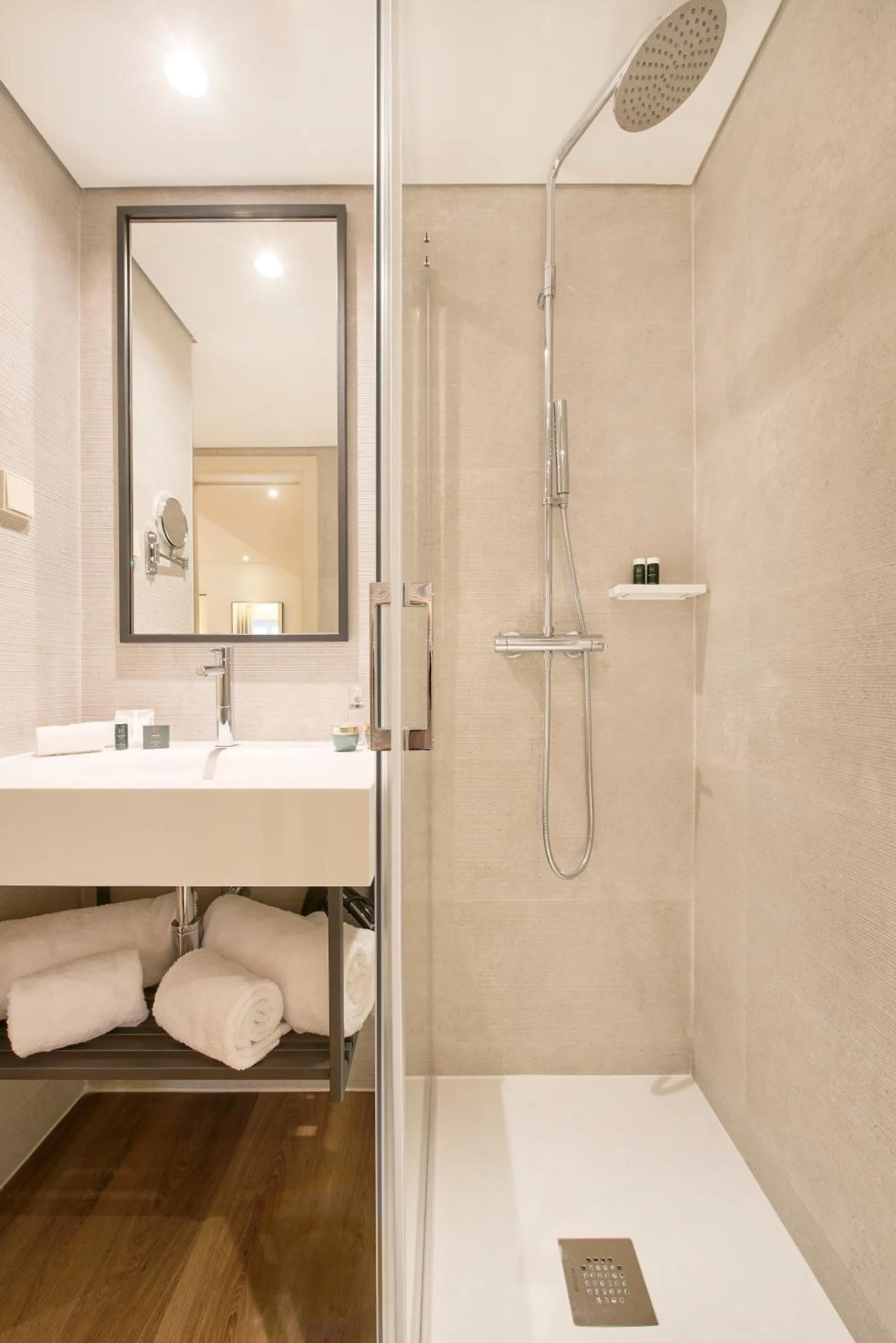 Shower in Hotel Moon & Sun Lisboa