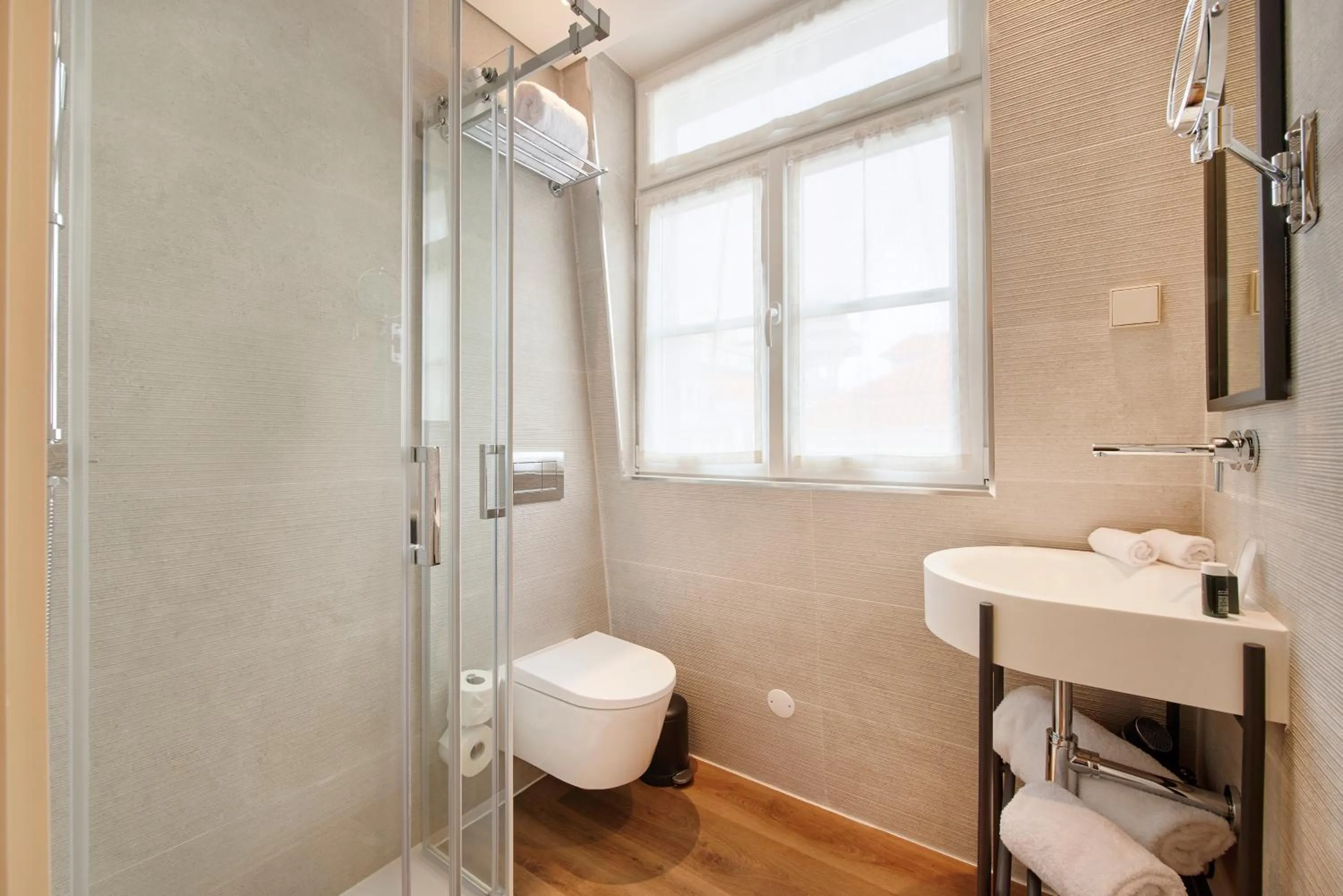 Toilet in Hotel Moon & Sun Lisboa