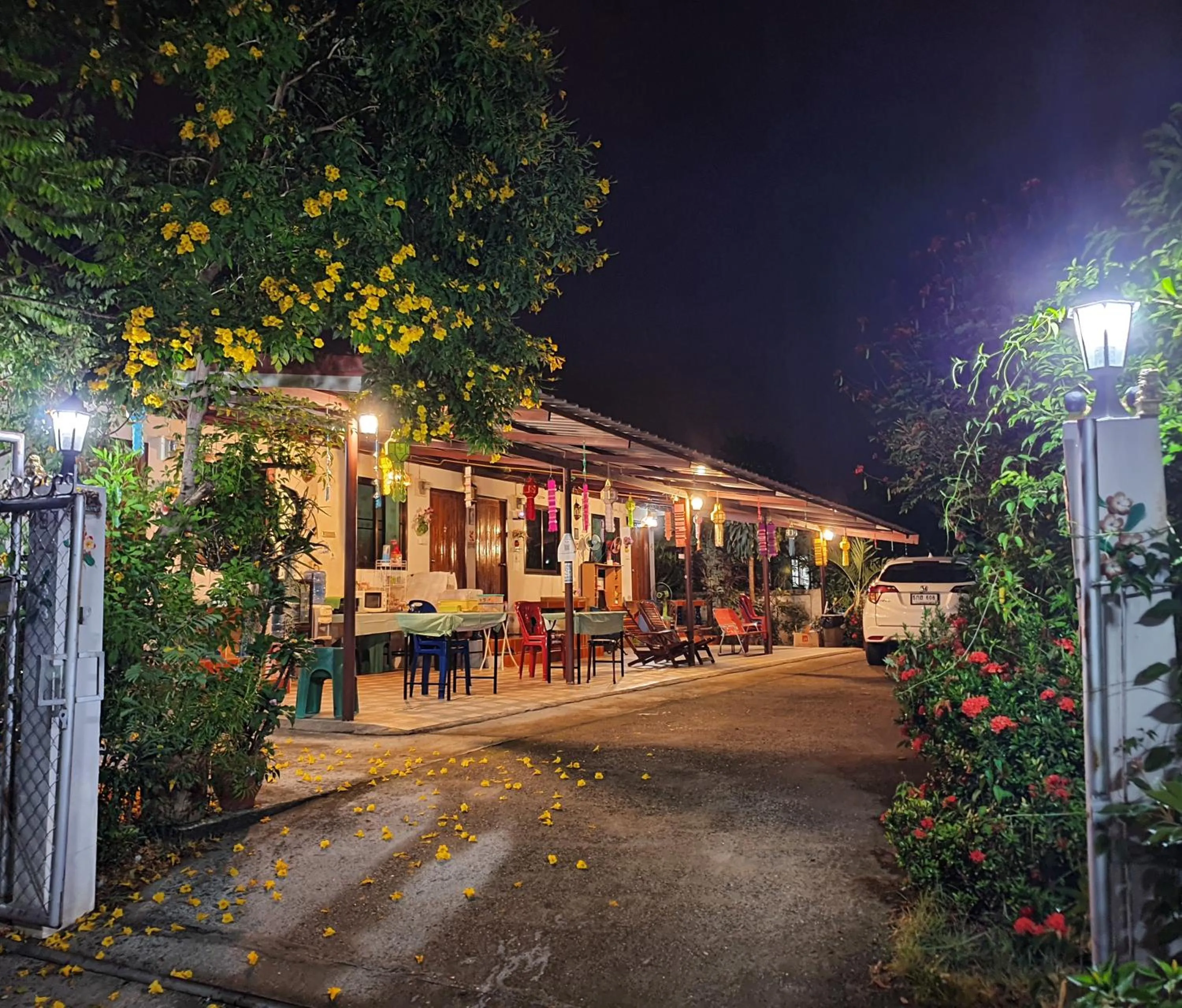 Facade/entrance in Bunrapee House