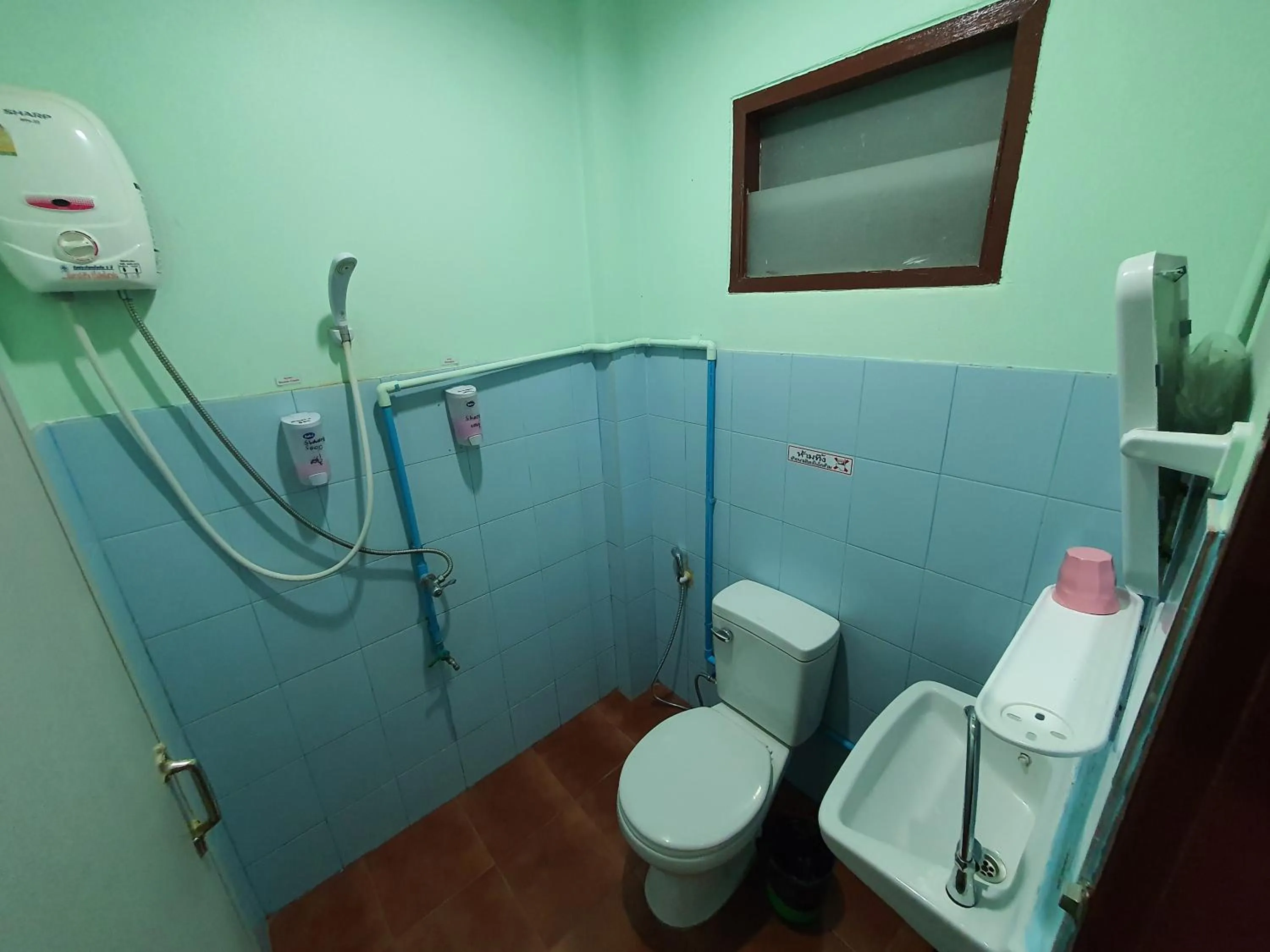 Bathroom in Bunrapee House
