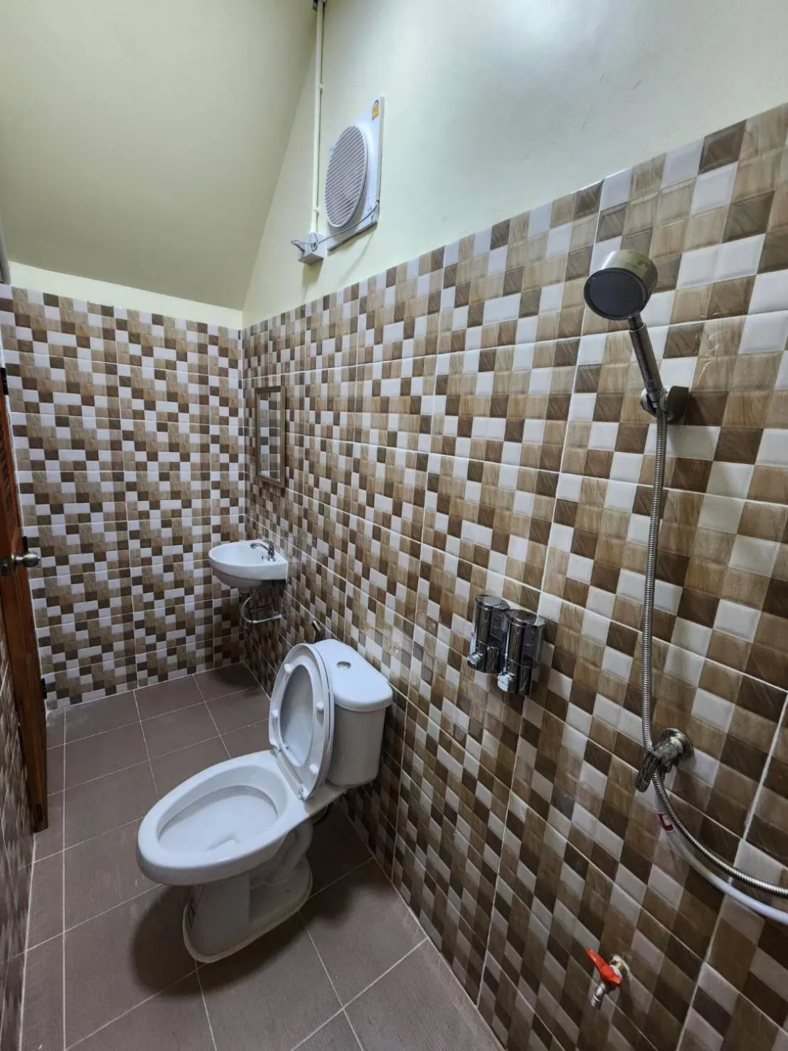 Bathroom in Bunrapee House
