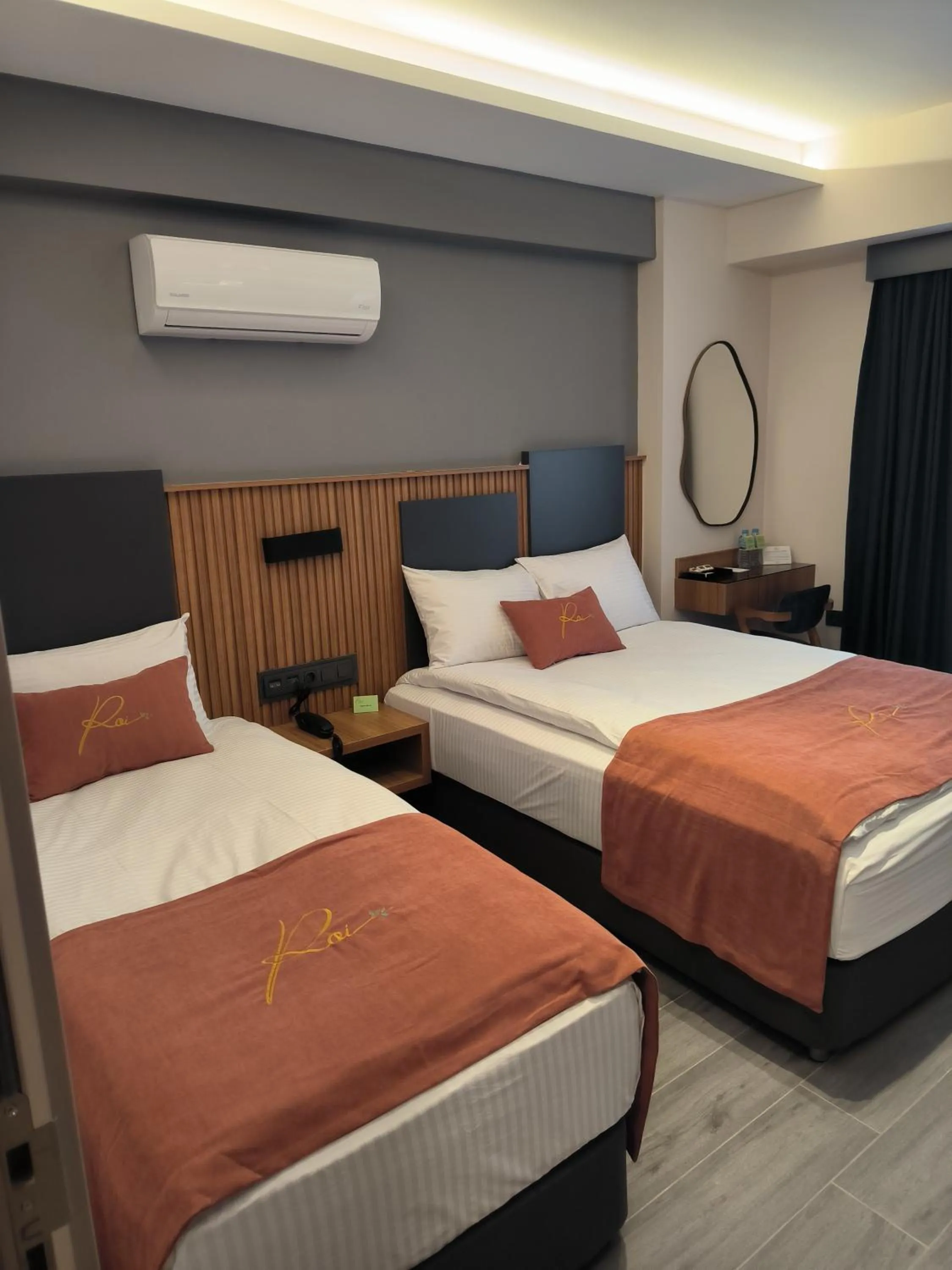 Photo of the whole room, Bed in ROİ HOTEL İZMiR