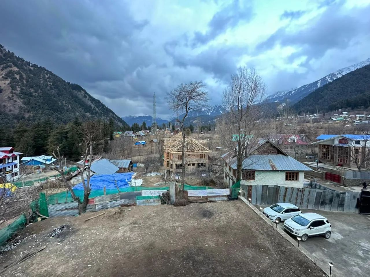 Parking in Hotel Hills Heaven