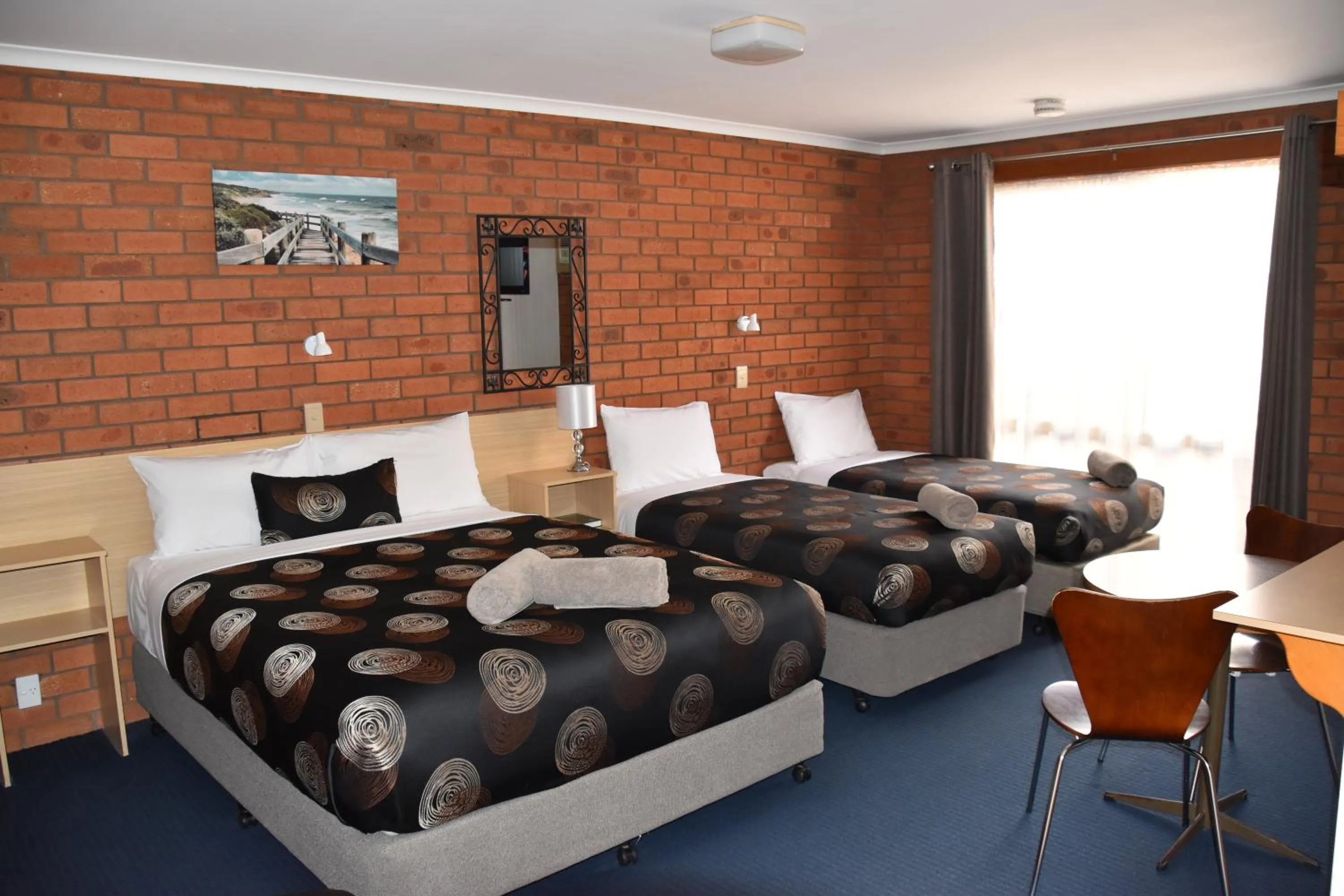 Bed in Shannon Motor Inn