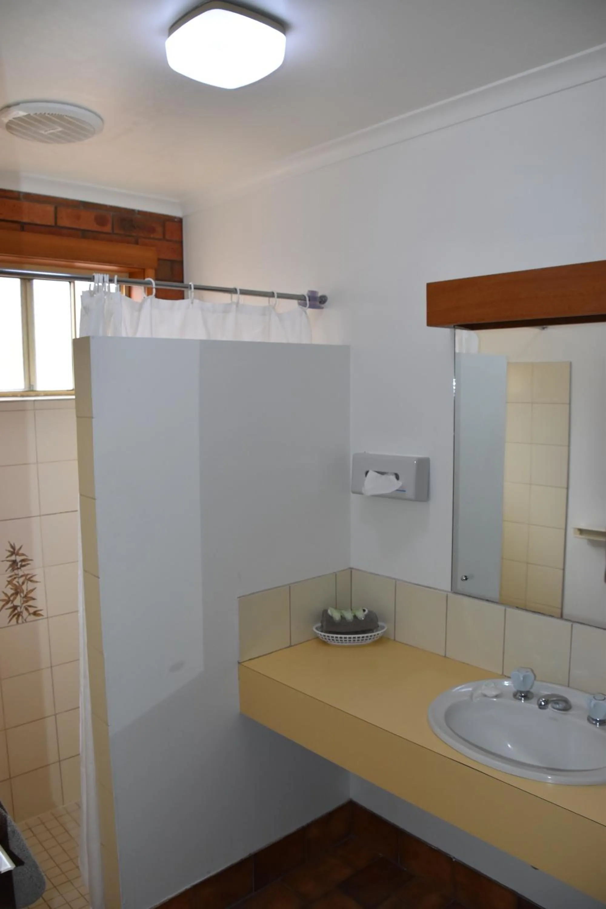 Bathroom in Shannon Motor Inn