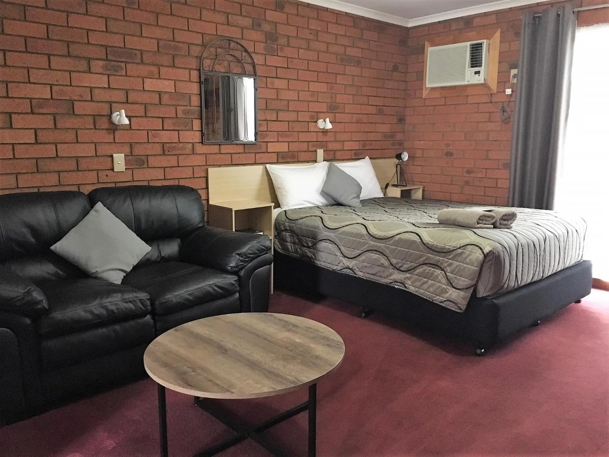 Bed in Shannon Motor Inn