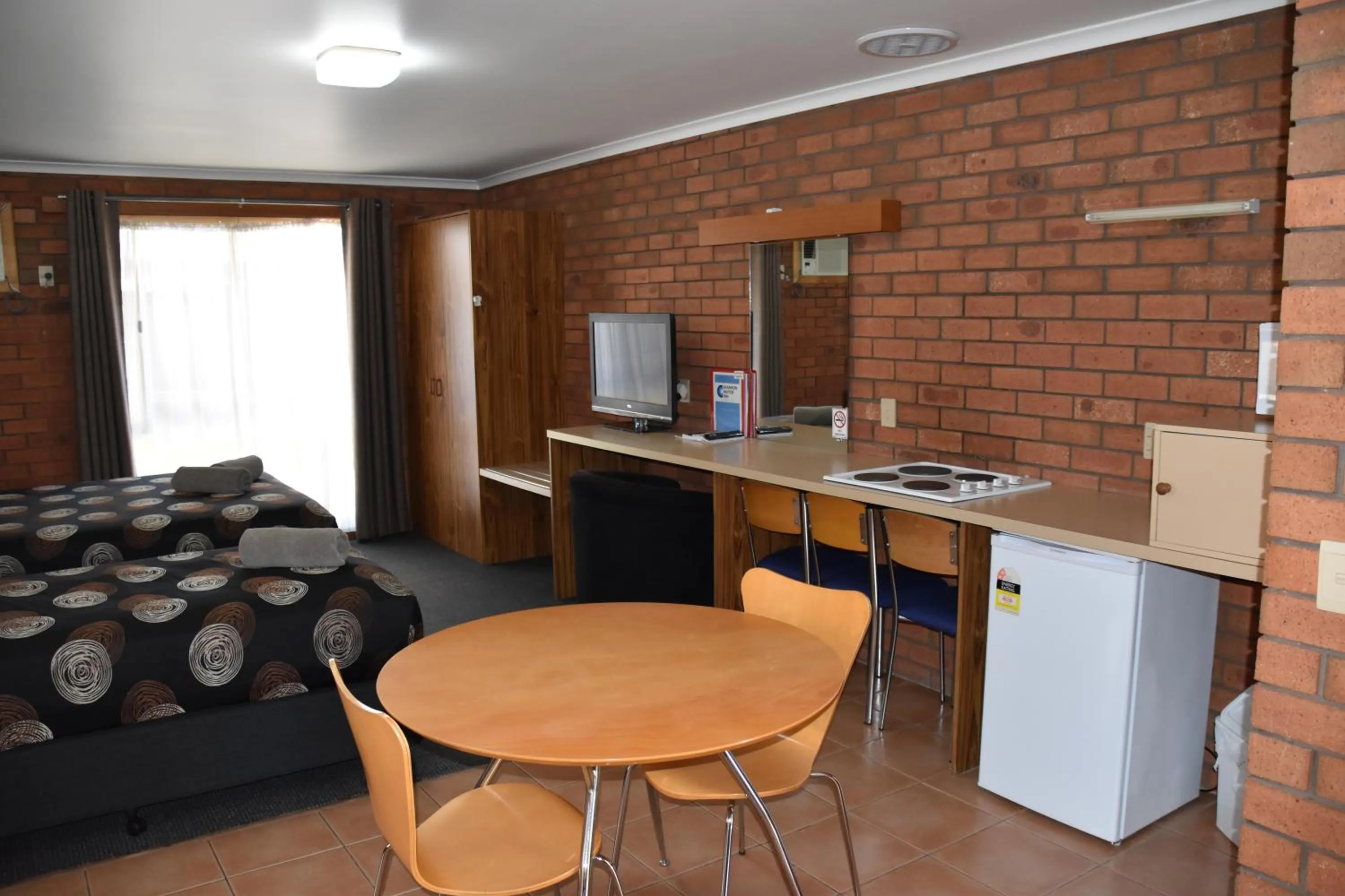 Photo of the whole room in Shannon Motor Inn